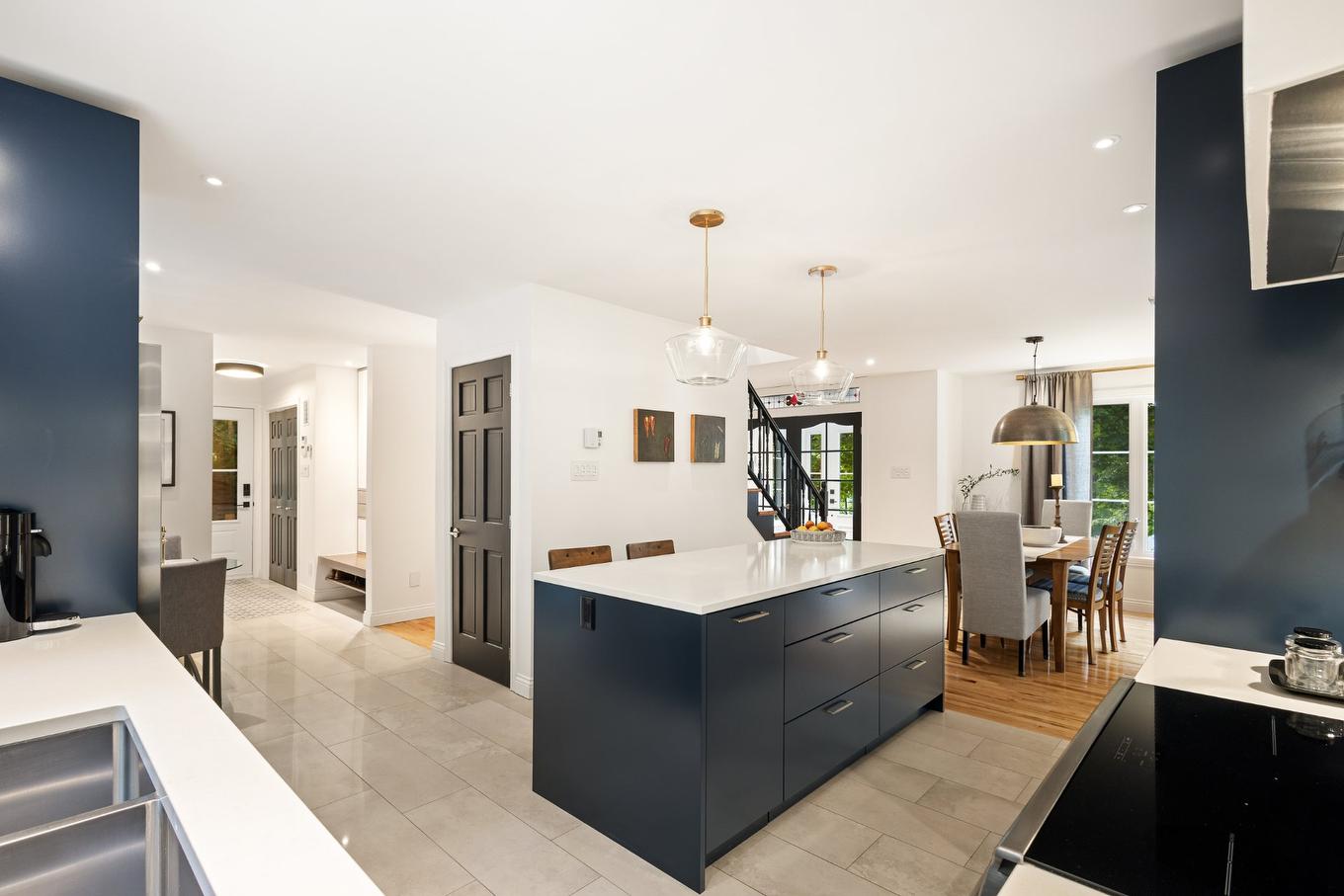 Cuisine - 120 Rue De Papineau, Bromont, QC - Indoor Photo Showing Kitchen With Upgraded Kitchen