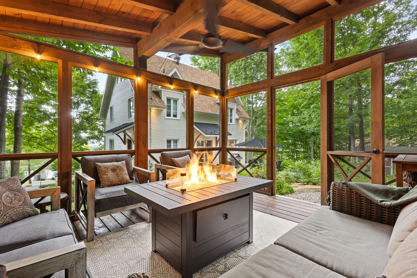 Autre - 120 Rue De Papineau, Bromont, QC - With Deck Patio Veranda With Exterior