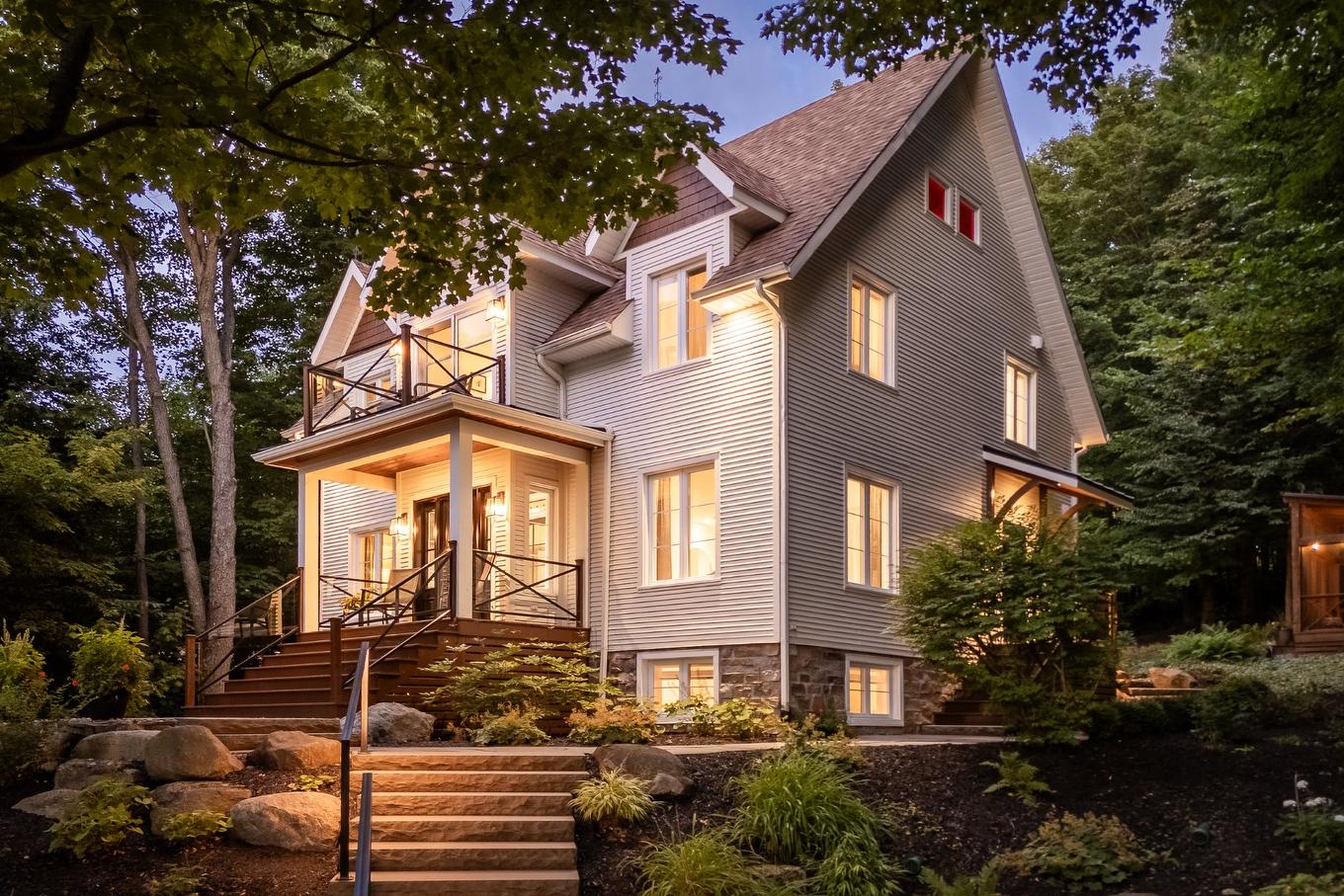 Façade - 120 Rue De Papineau, Bromont, QC - Outdoor