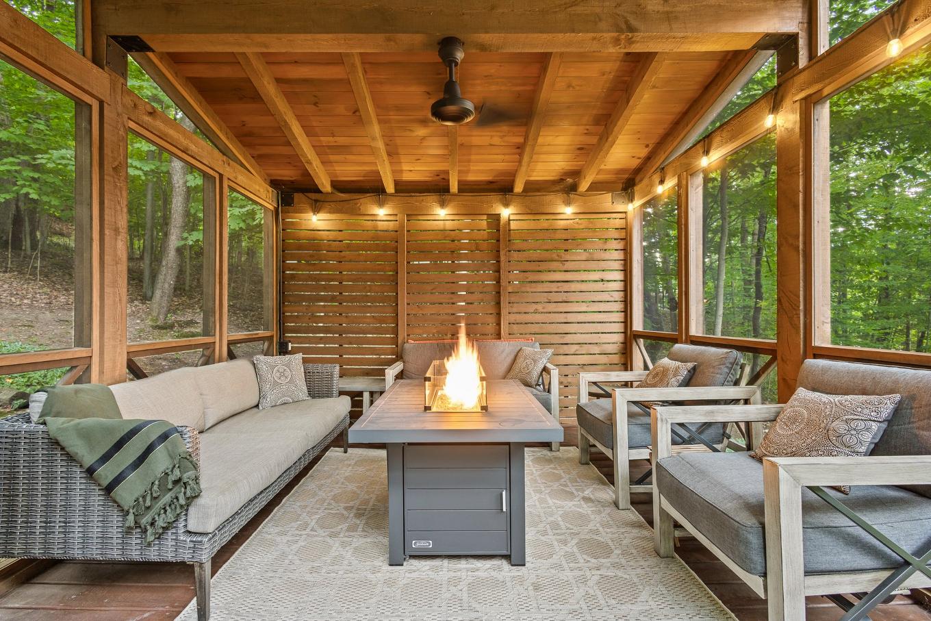 Autre - 120 Rue De Papineau, Bromont, QC - Photo Showing Living Room