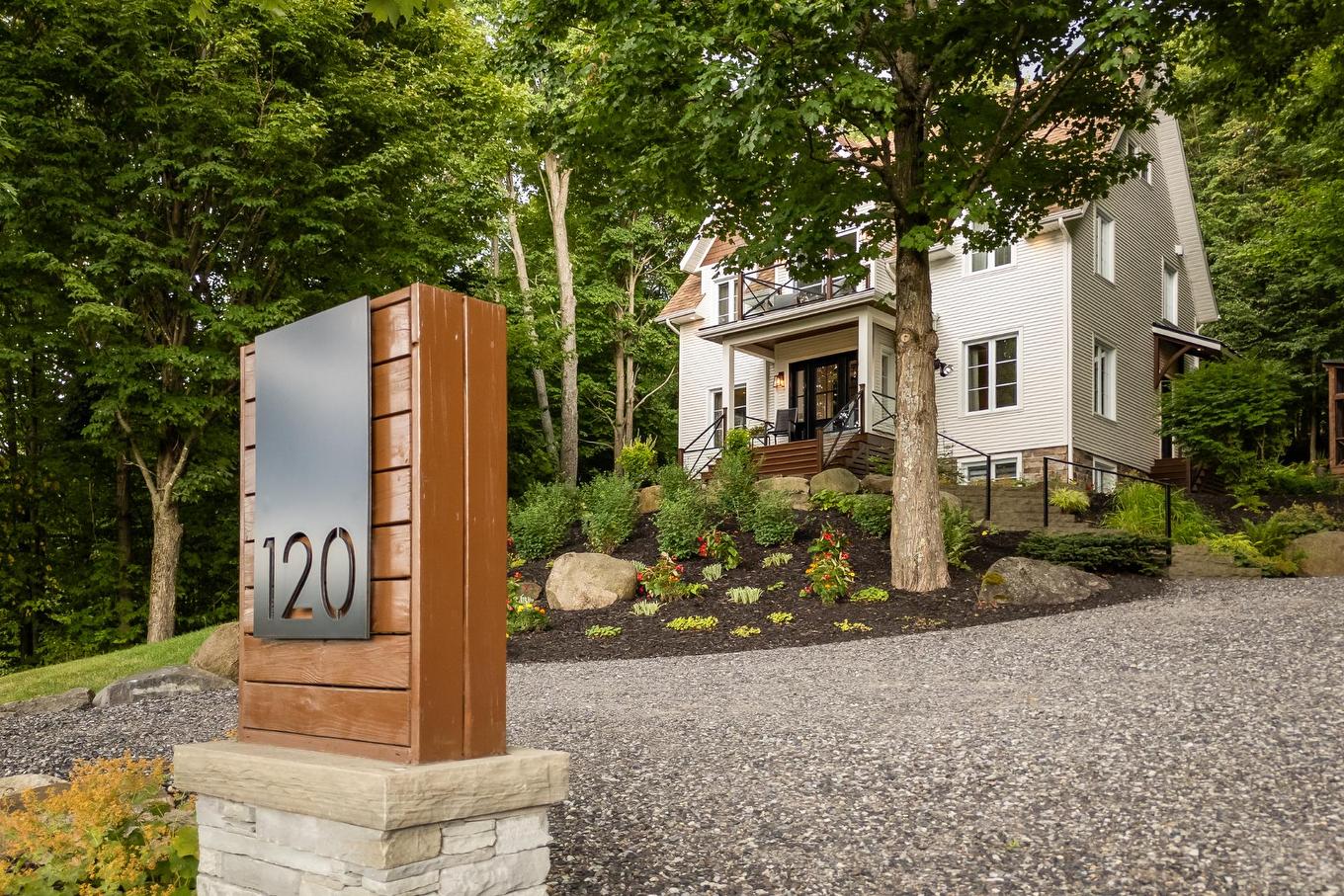 Autre - 120 Rue De Papineau, Bromont, QC - Outdoor