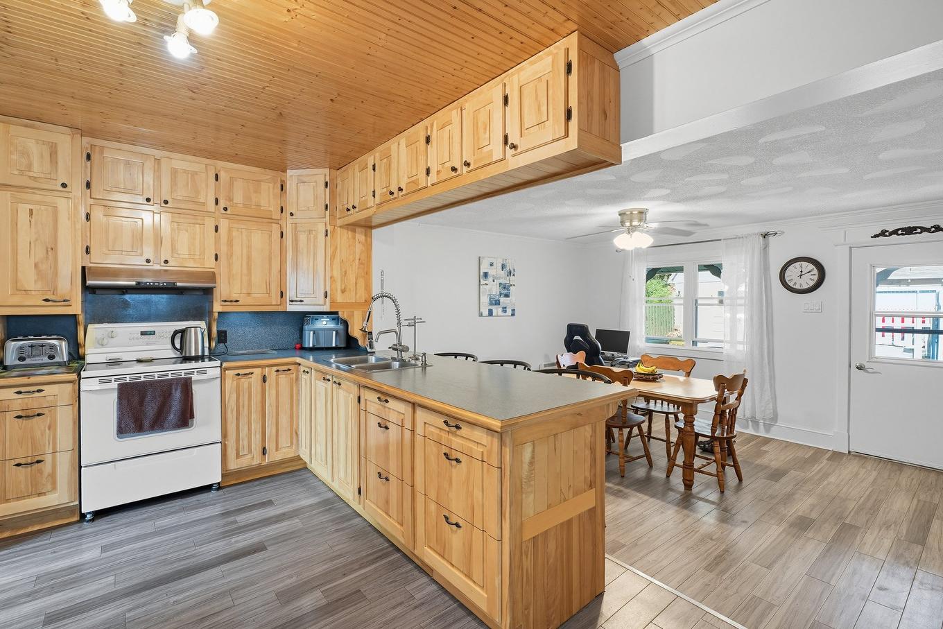 Cuisine - 11 Rue Garneau, Gatineau (Hull), QC - Indoor Photo Showing Kitchen With Double Sink