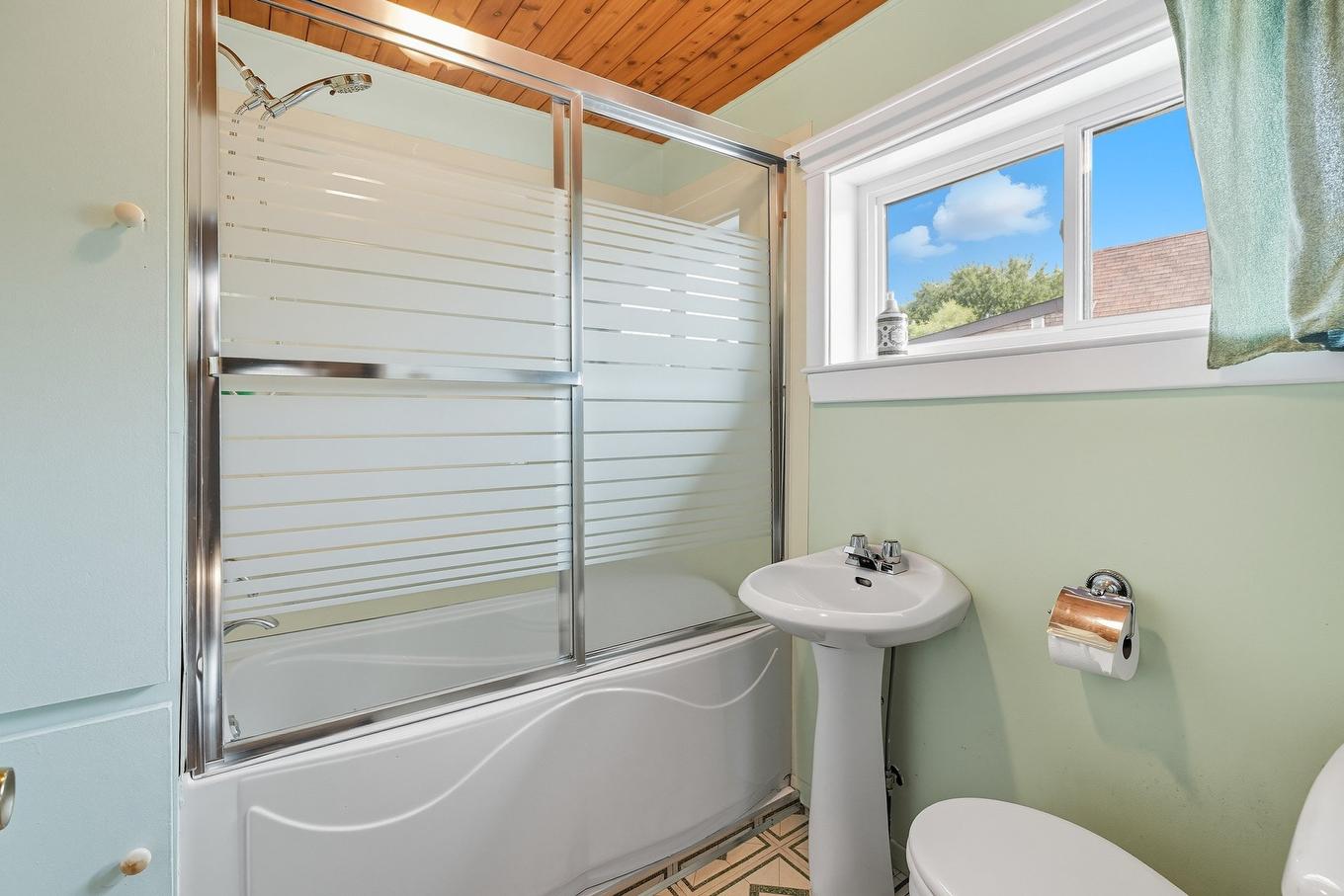 Salle de bains - 11 Rue Garneau, Gatineau (Hull), QC - Indoor Photo Showing Bathroom