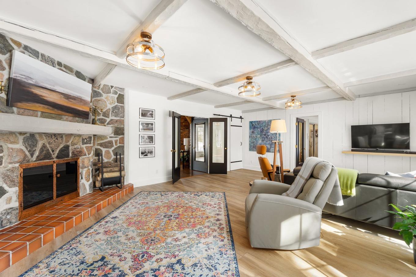 Salon - 126 Rue Du Docteur-Fauteux, Shawinigan, QC - Indoor Photo Showing Living Room With Fireplace