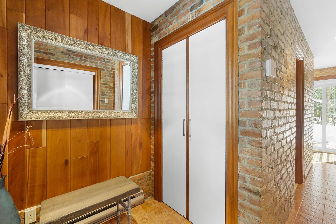 Hall d'entrée/Vestibule - 126 Rue Du Docteur-Fauteux, Shawinigan, QC - Indoor Photo Showing Other Room