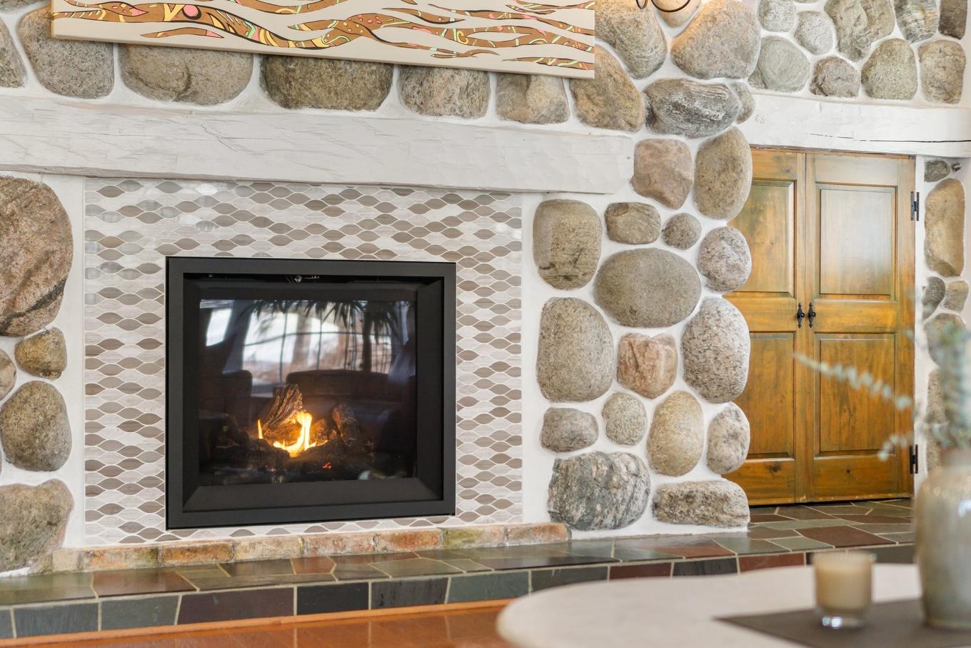 Salon - 126 Rue Du Docteur-Fauteux, Shawinigan, QC - Indoor Photo Showing Living Room With Fireplace