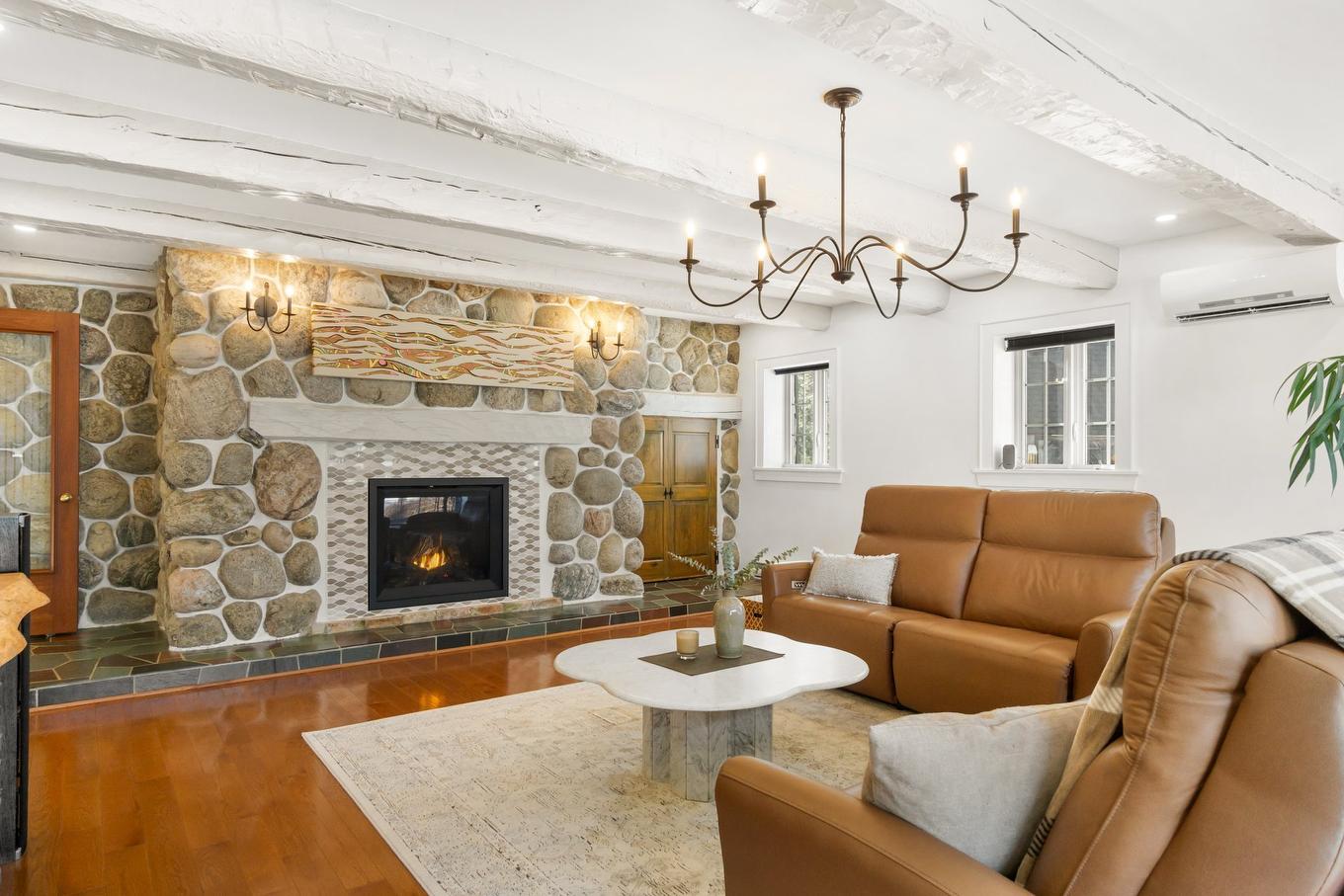 Salon - 126 Rue Du Docteur-Fauteux, Shawinigan, QC - Indoor Photo Showing Living Room With Fireplace