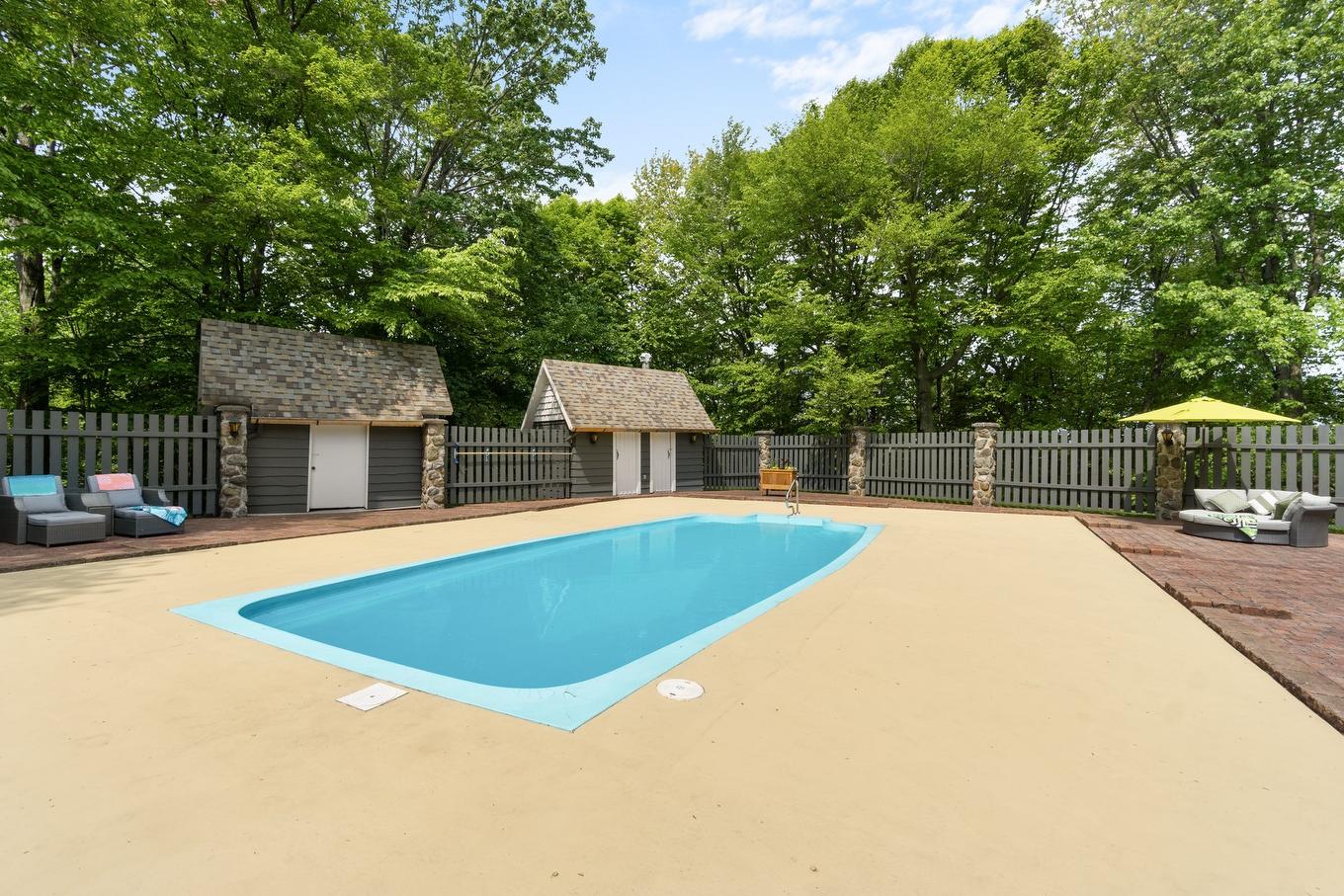 Piscine - 126 Rue Du Docteur-Fauteux, Shawinigan, QC - Outdoor With In Ground Pool With Backyard