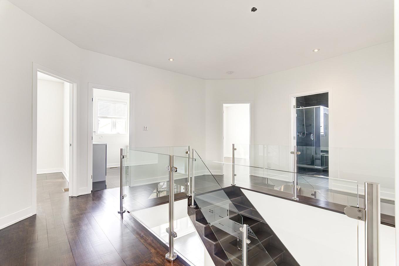 Staircase - 7955 Rue De Lausanne, Brossard, QC