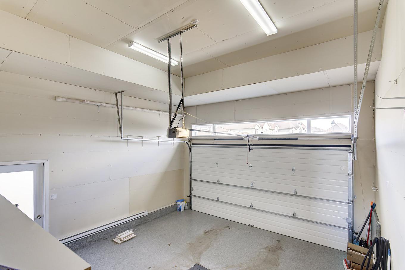 Garage - 7955 Rue De Lausanne, Brossard, QC