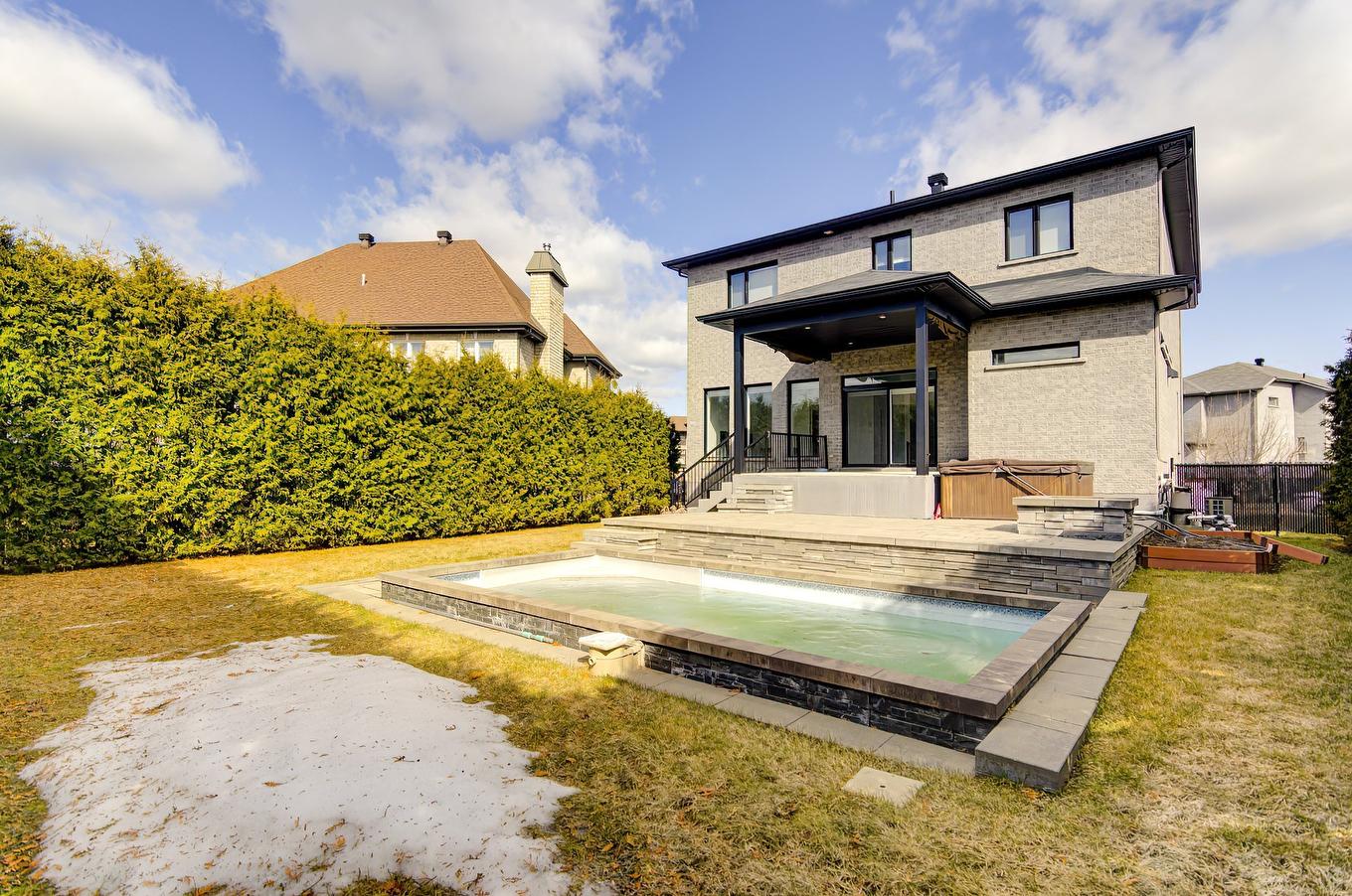 Pool - 7955 Rue De Lausanne, Brossard, QC