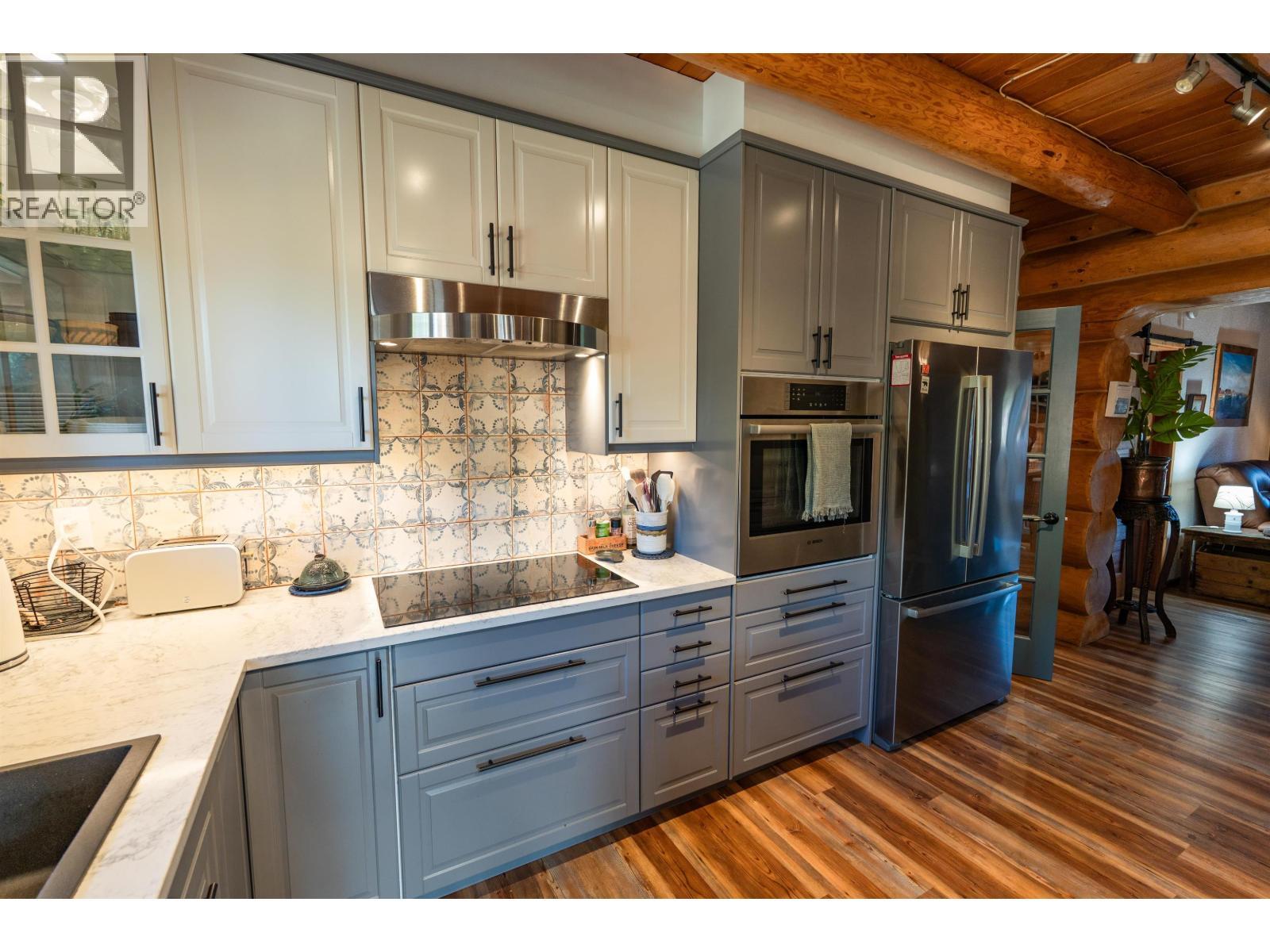 2982 Big Lake West Road, Williams Lake, BC - Indoor Photo Showing Kitchen With Upgraded Kitchen