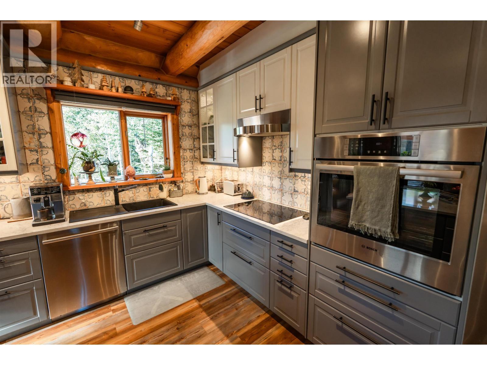 2982 Big Lake West Road, Williams Lake, BC - Indoor Photo Showing Kitchen With Upgraded Kitchen
