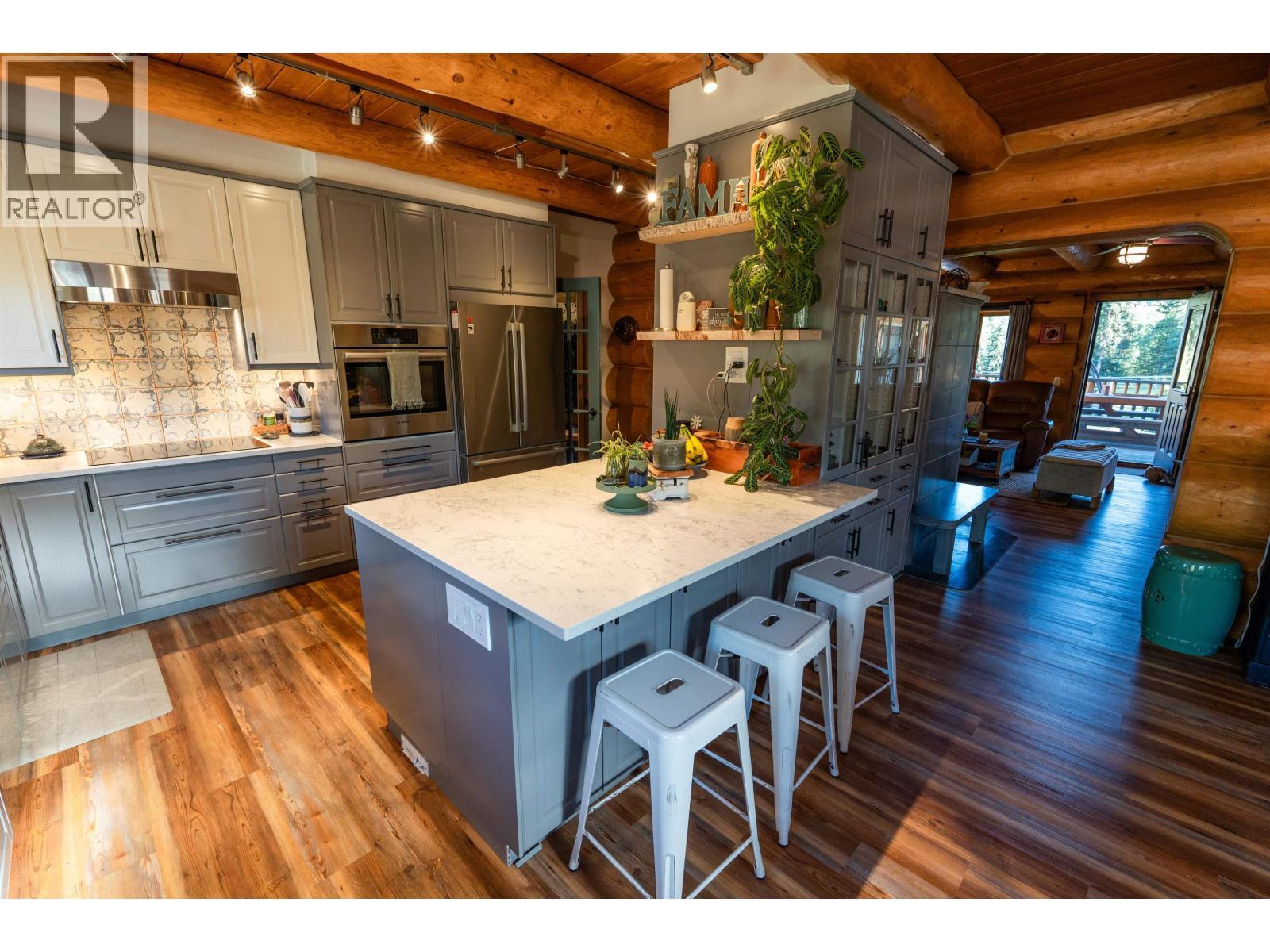 2982 Big Lake West Road, Williams Lake, BC - Indoor Photo Showing Kitchen With Upgraded Kitchen