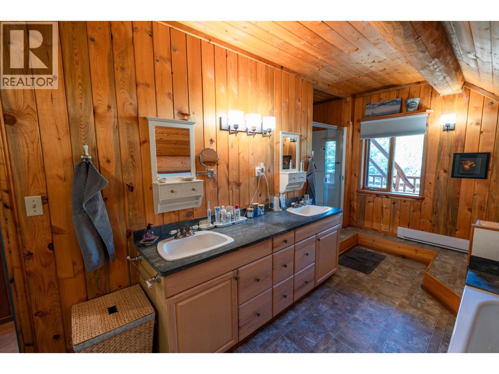 2982 Big Lake West Road, Williams Lake, BC - Indoor Photo Showing Bathroom