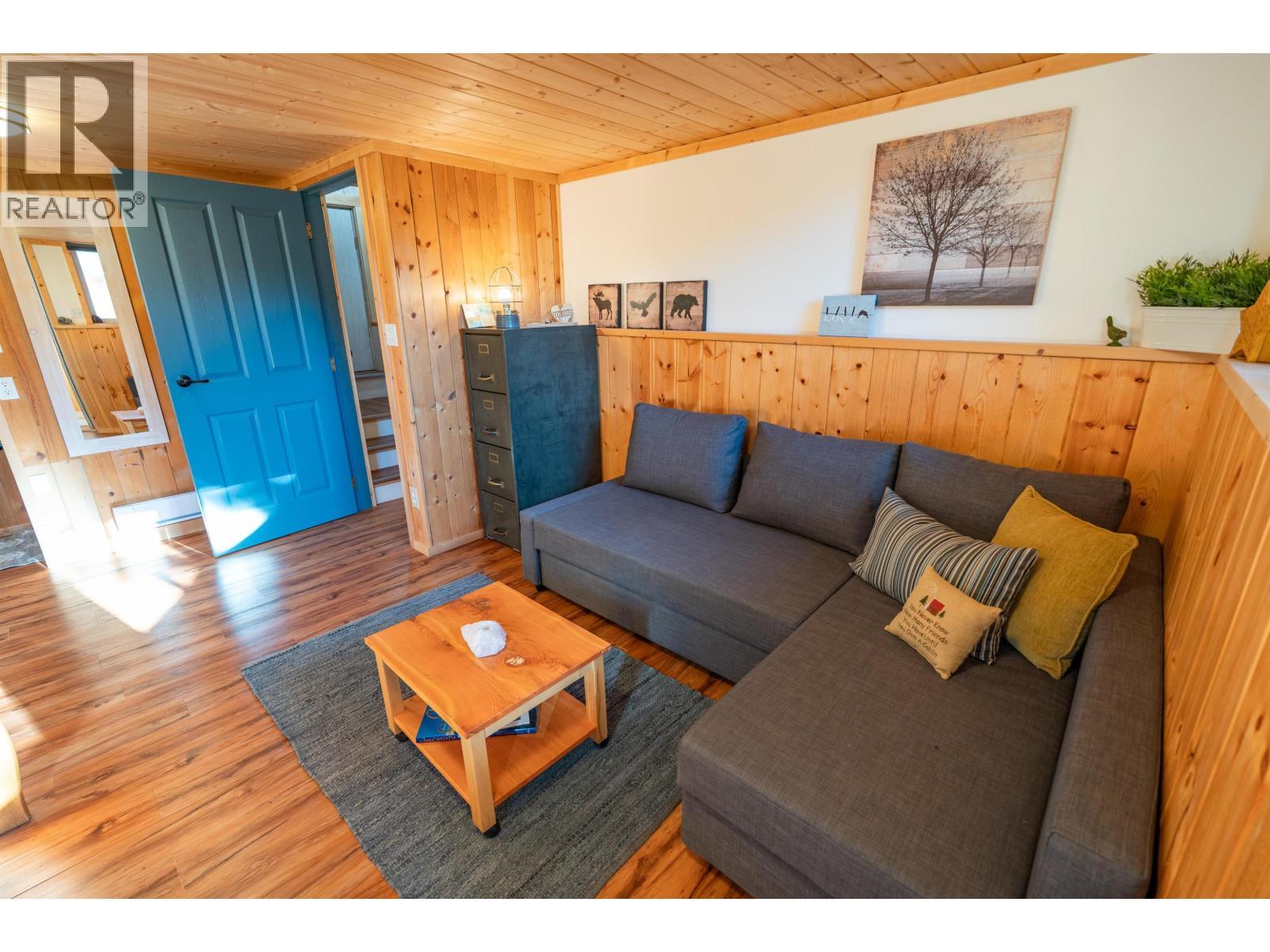 2982 Big Lake West Road, Williams Lake, BC - Indoor Photo Showing Living Room