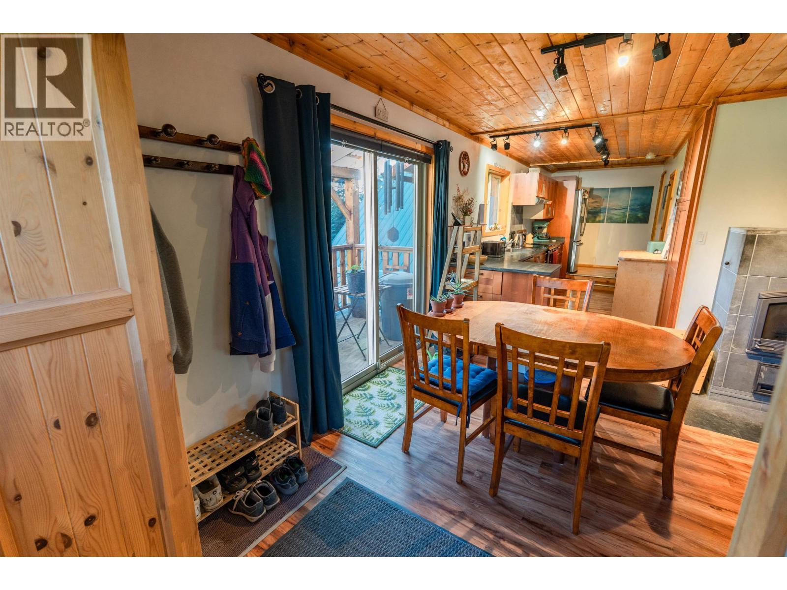 2982 Big Lake West Road, Williams Lake, BC - Indoor Photo Showing Dining Room