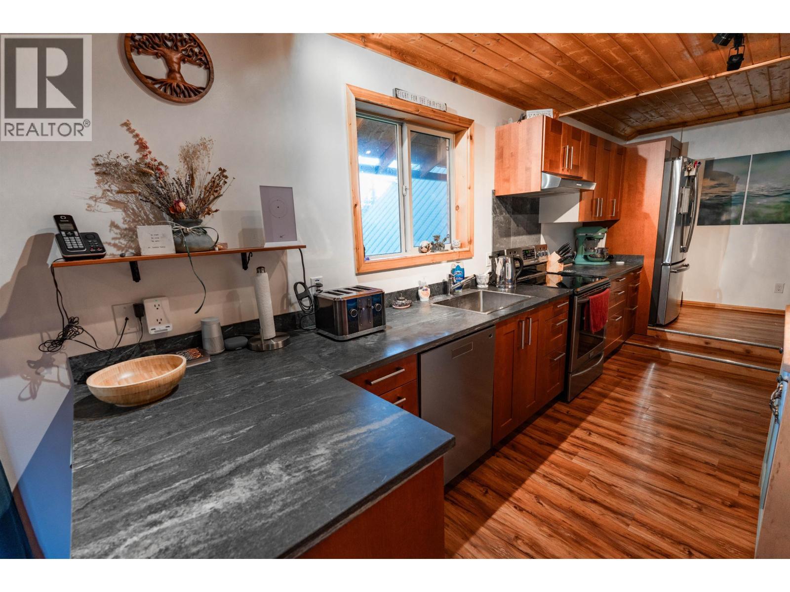 2982 Big Lake West Road, Williams Lake, BC - Indoor Photo Showing Kitchen