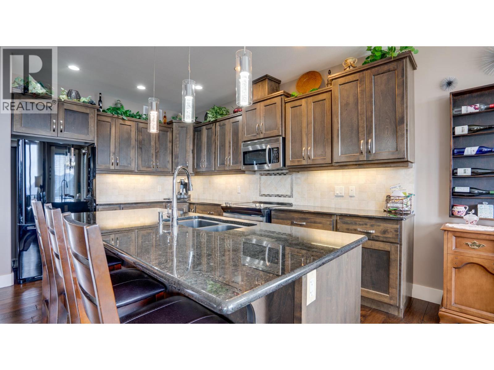 Gourmet kitchen with island. - 1404 Copper Mountain Court Unit# 13, Vernon, BC - Indoor Photo Showing Kitchen With Double Sink With Upgraded Kitchen