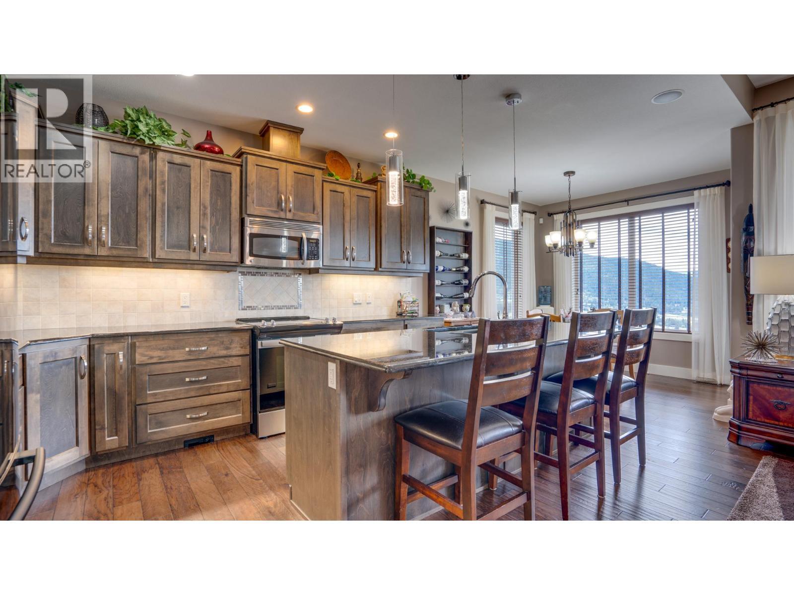 1404 Copper Mountain Court Unit# 13, Vernon, BC - Indoor Photo Showing Kitchen With Upgraded Kitchen