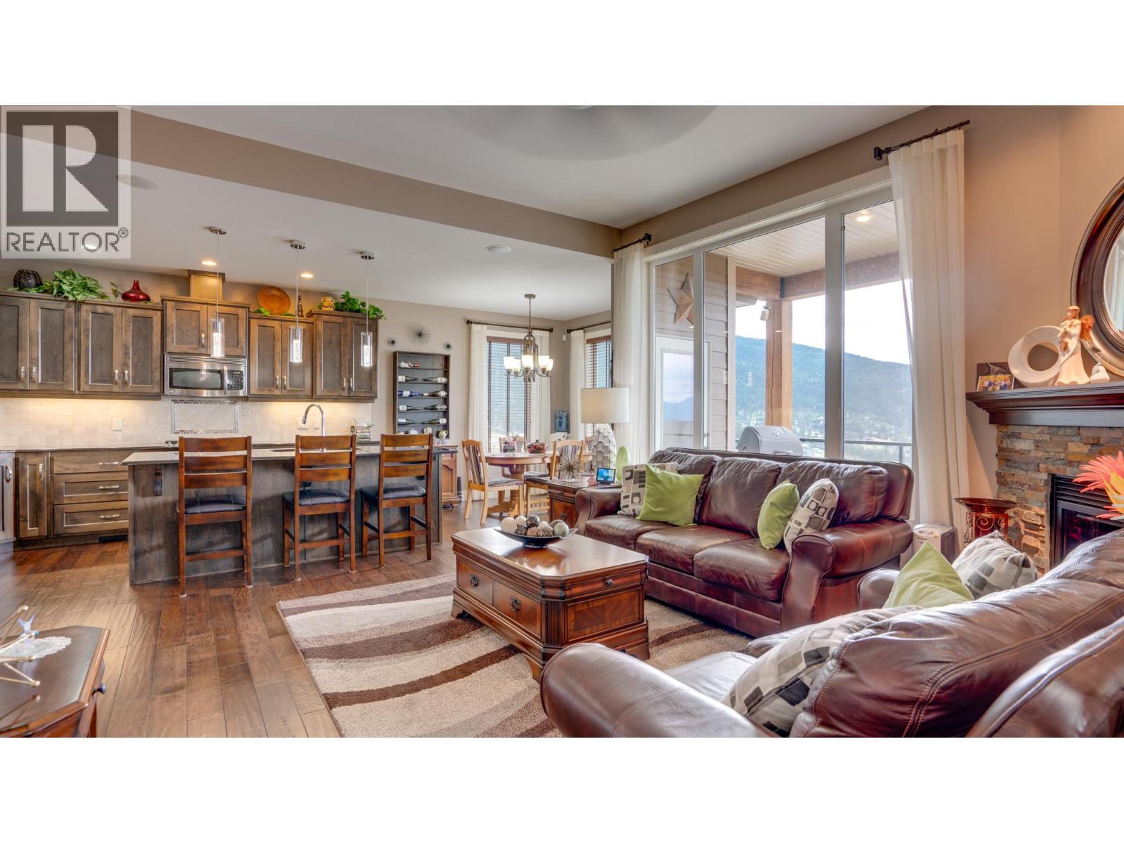 1404 Copper Mountain Court Unit# 13, Vernon, BC - Indoor Photo Showing Living Room With Fireplace