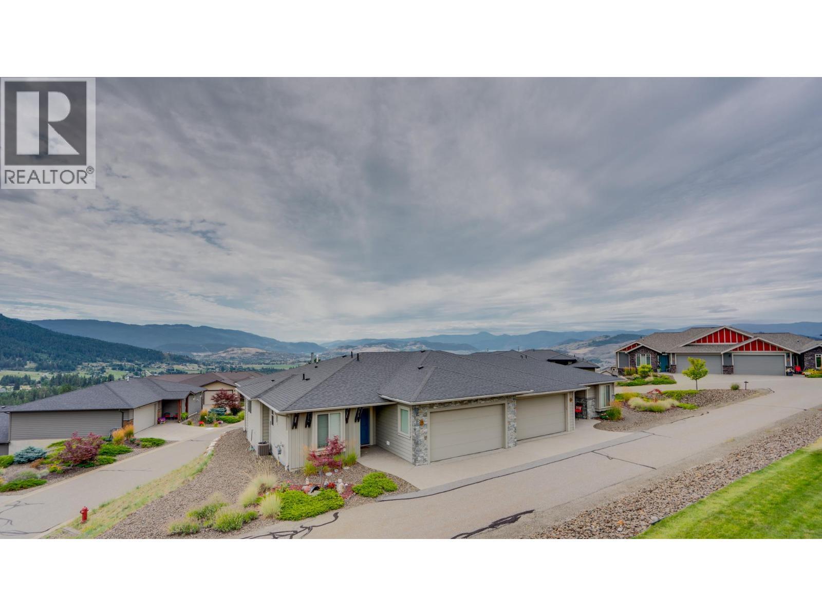 End unit. - 1404 Copper Mountain Court Unit# 13, Vernon, BC - Outdoor