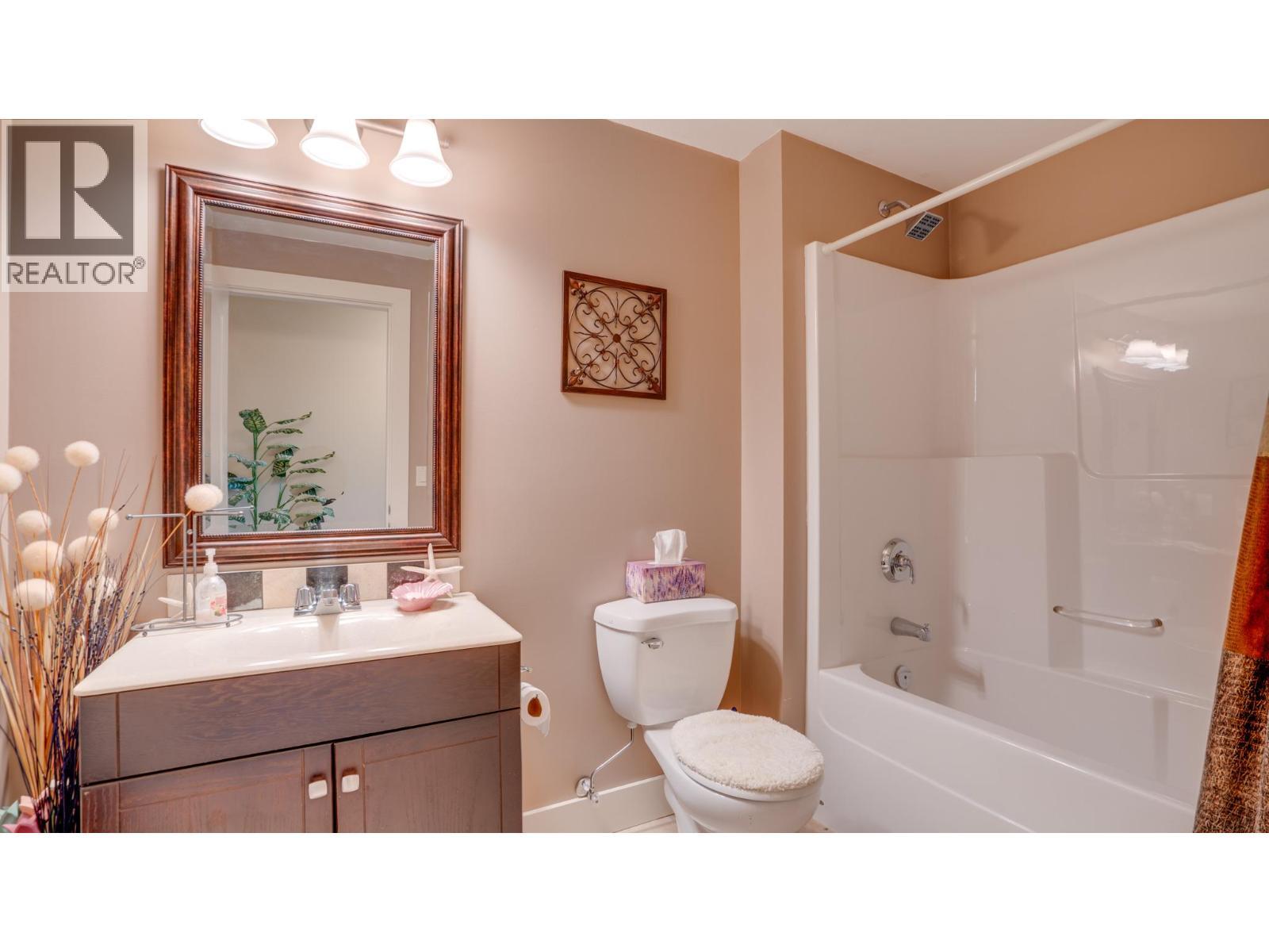 Main bath/basement - 1404 Copper Mountain Court Unit# 13, Vernon, BC - Indoor Photo Showing Bathroom