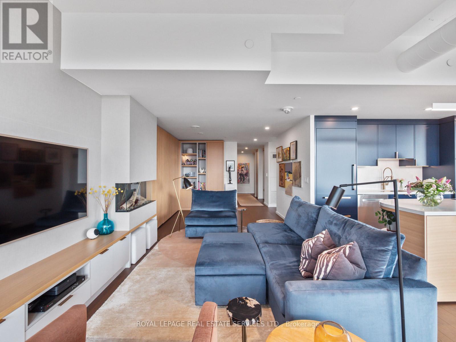 904 - 21 Lawren Harris Square, Toronto, ON - Indoor Photo Showing Living Room