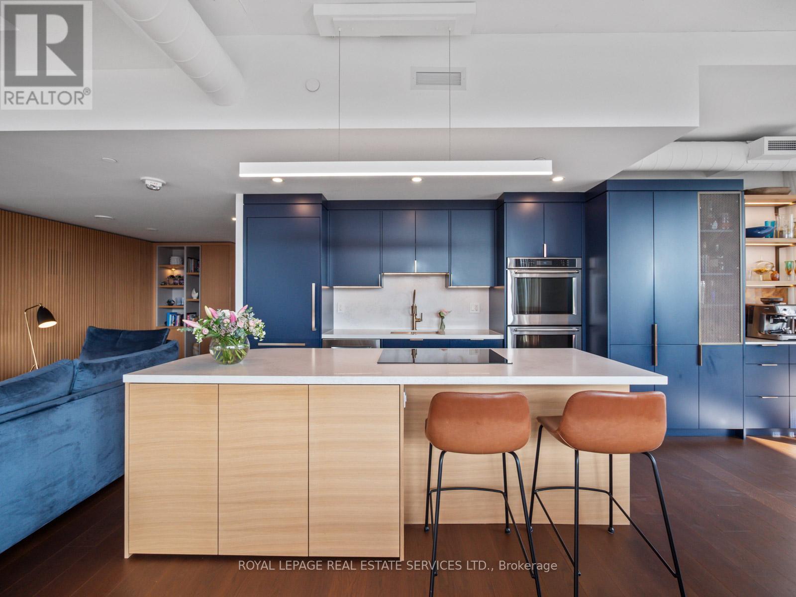 904 - 21 Lawren Harris Square, Toronto, ON - Indoor Photo Showing Kitchen With Upgraded Kitchen