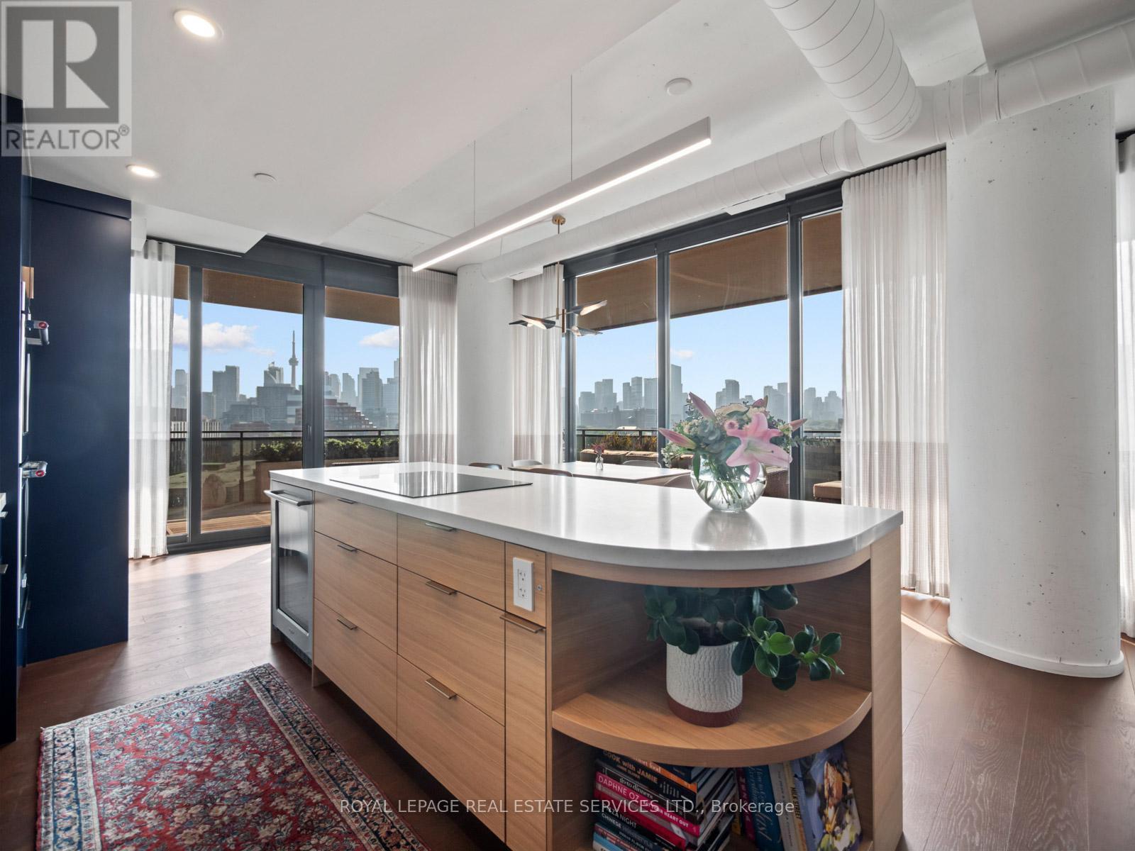 904 - 21 Lawren Harris Square, Toronto, ON - Indoor Photo Showing Kitchen With Upgraded Kitchen