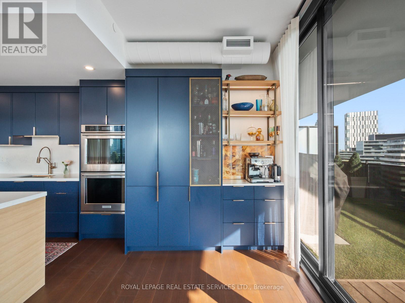 904 - 21 Lawren Harris Square, Toronto, ON - Indoor Photo Showing Kitchen