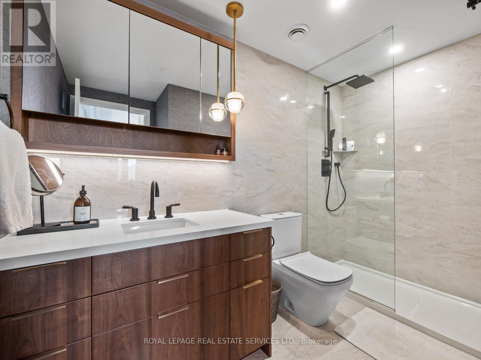 904 - 21 Lawren Harris Square, Toronto, ON - Indoor Photo Showing Bathroom