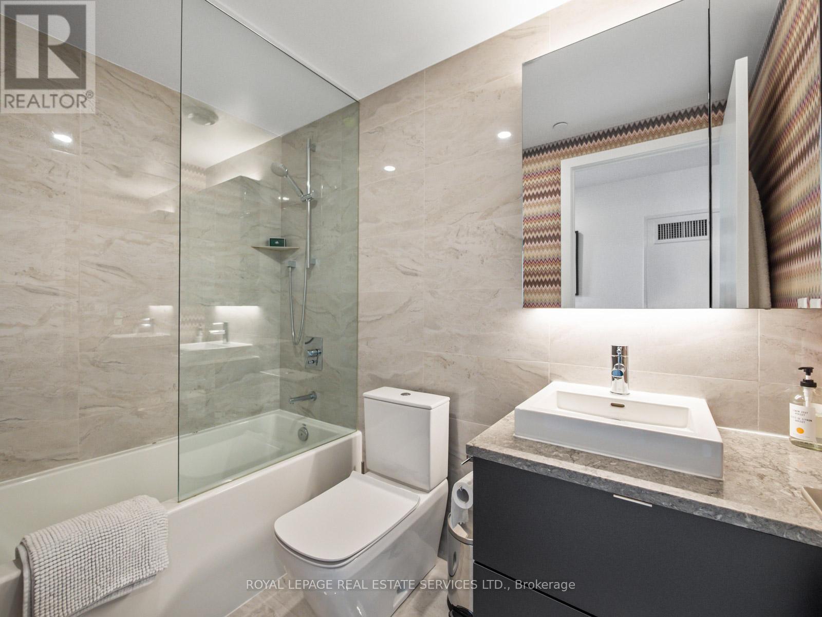 904 - 21 Lawren Harris Square, Toronto, ON - Indoor Photo Showing Bathroom