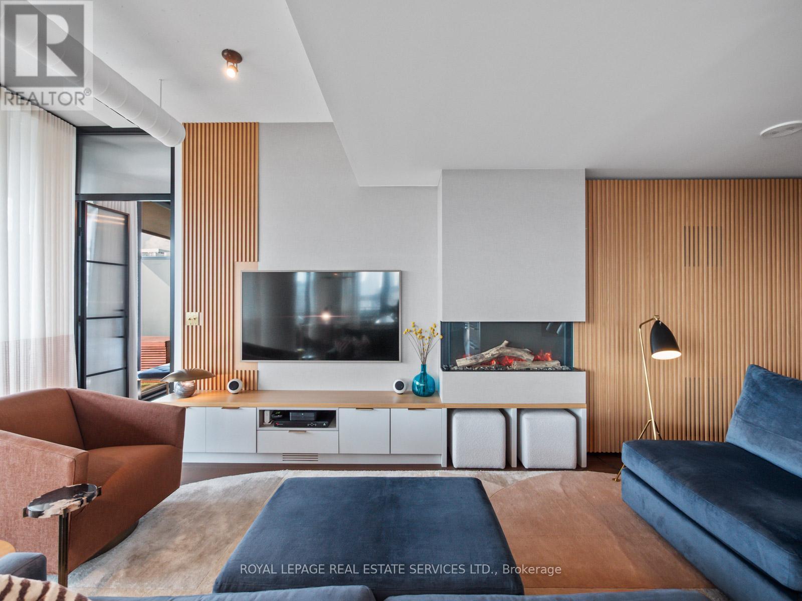 904 - 21 Lawren Harris Square, Toronto, ON - Indoor Photo Showing Living Room