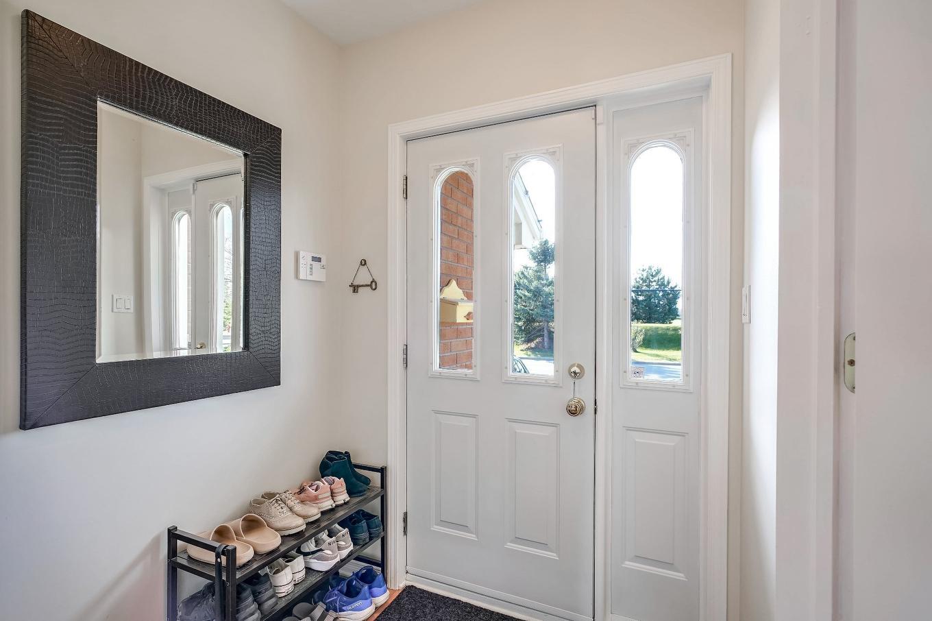 Exterior entrance - 3017 Rue Edmond, Kirkland, QC - Indoor Photo Showing Other Room