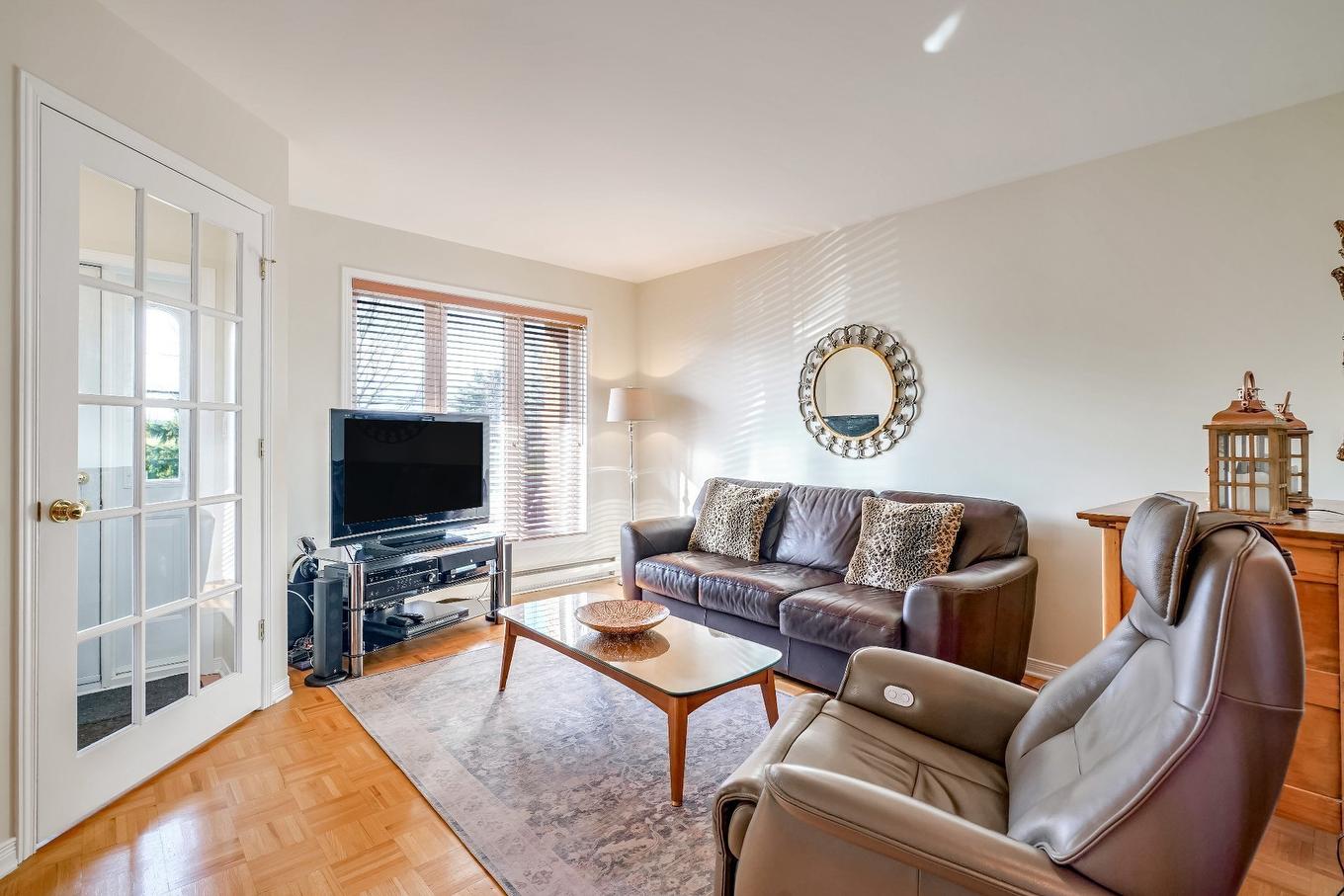 Living room - 3017 Rue Edmond, Kirkland, QC - Indoor Photo Showing Living Room