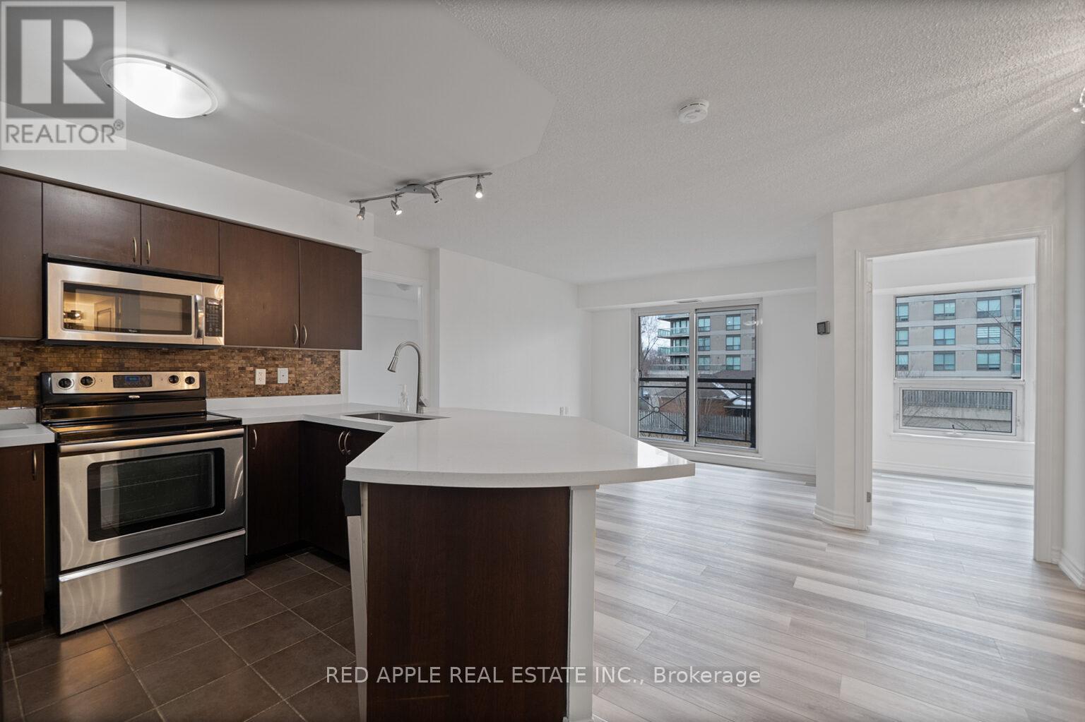 213 - 872 Sheppard Avenue W, Toronto, ON - Indoor Photo Showing Kitchen