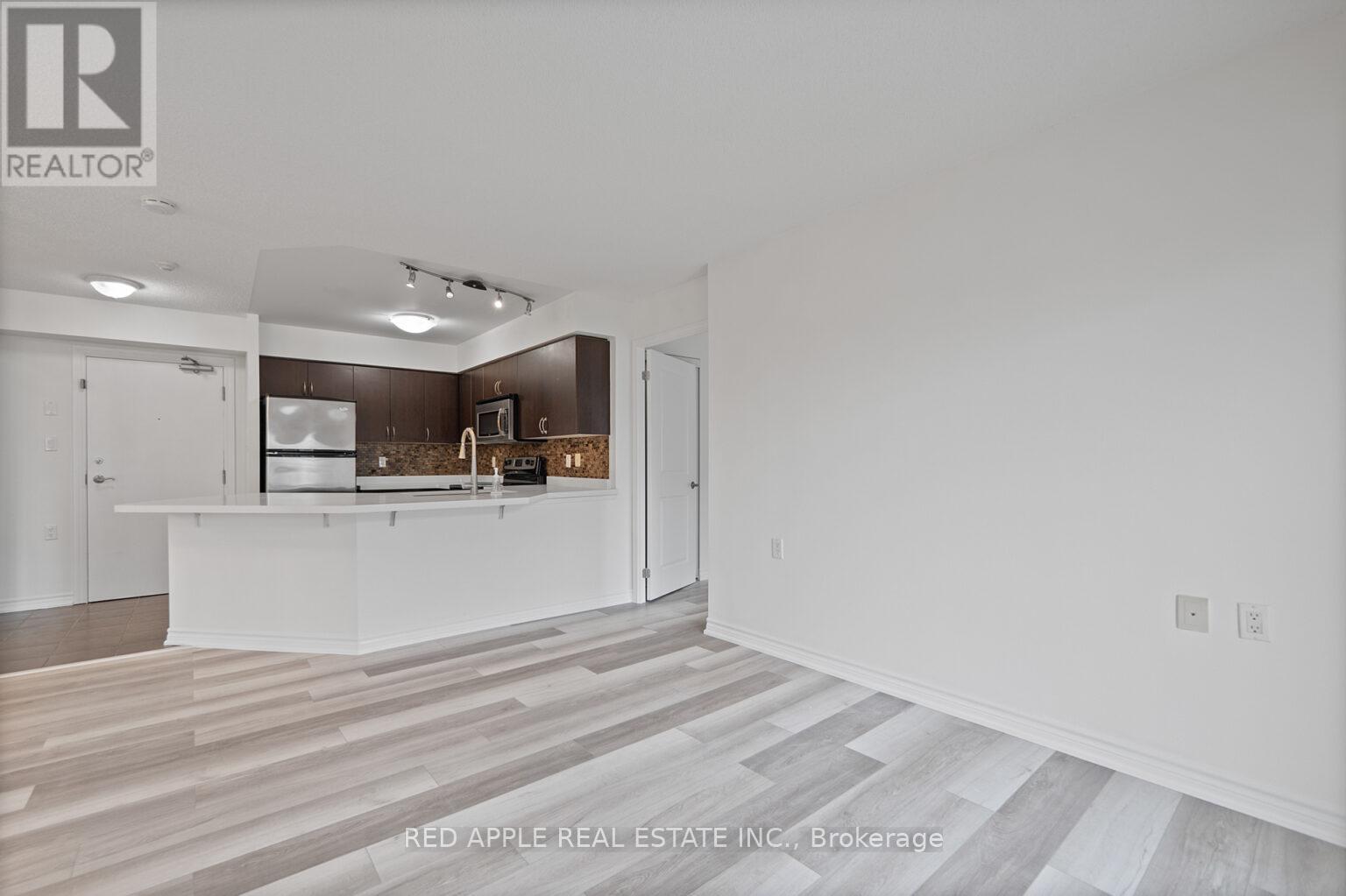 213 - 872 Sheppard Avenue W, Toronto, ON -