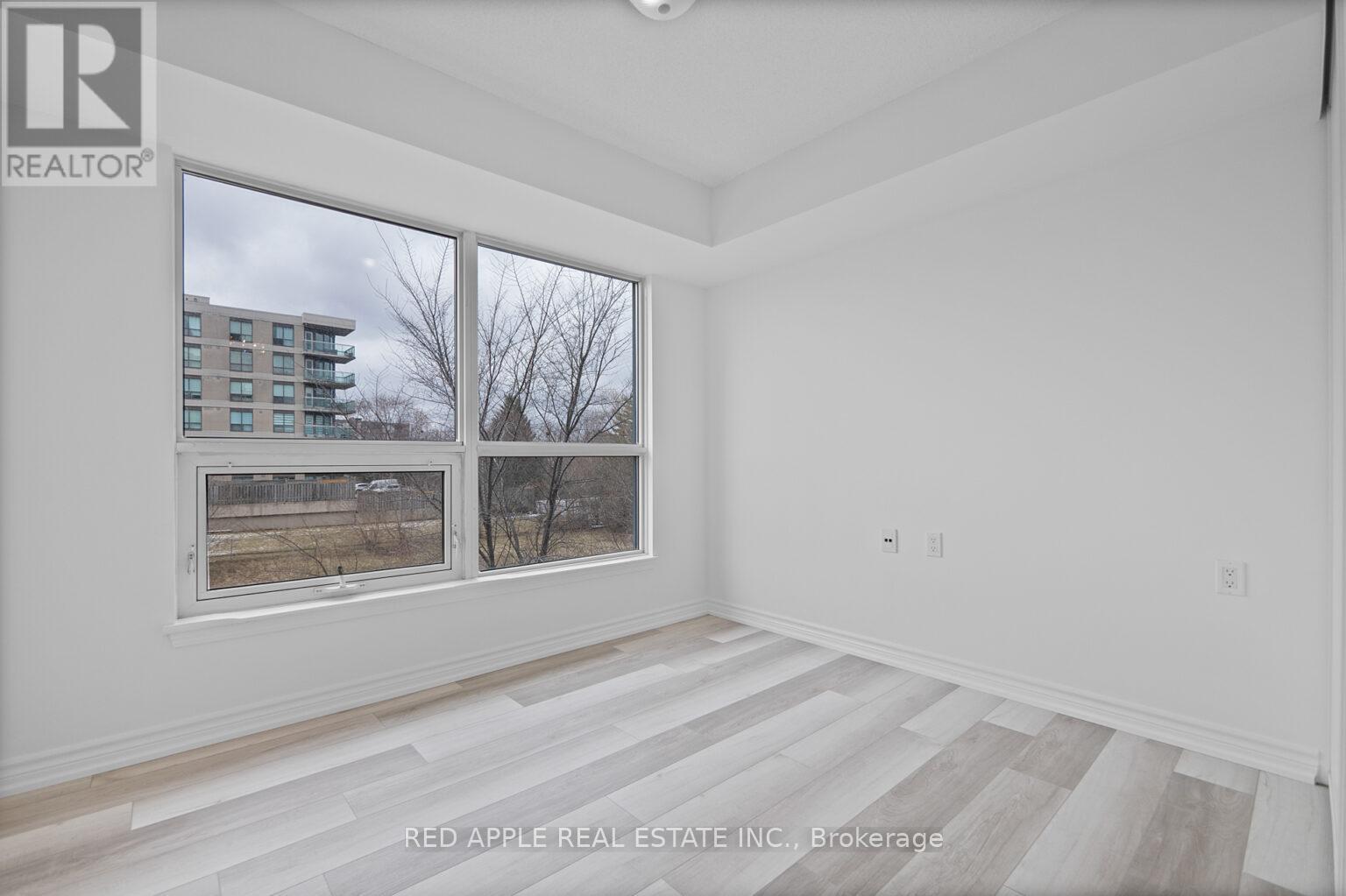 213 - 872 Sheppard Avenue W, Toronto, ON - Indoor Photo Showing Other Room