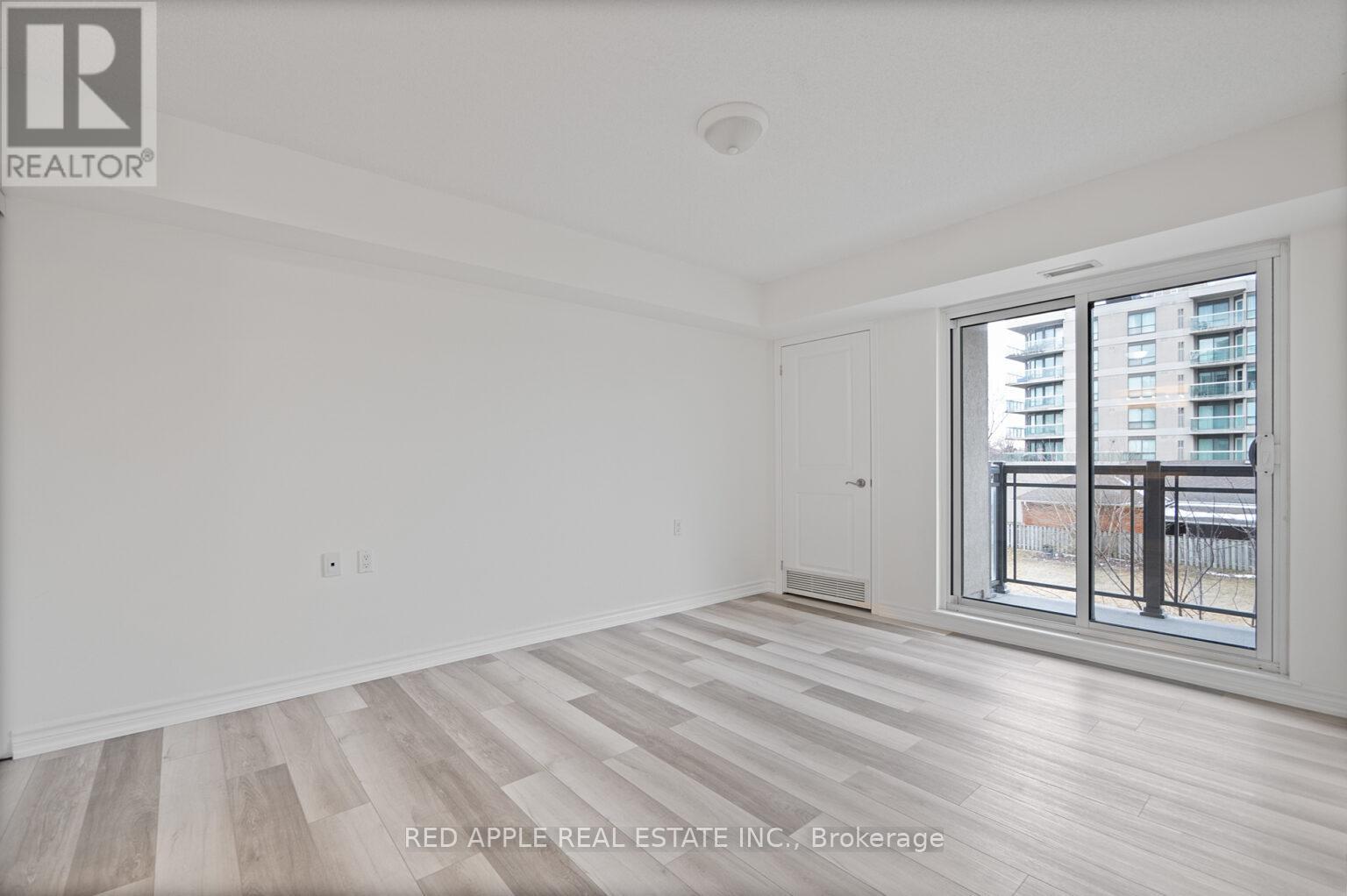 213 - 872 Sheppard Avenue W, Toronto, ON - Indoor Photo Showing Other Room