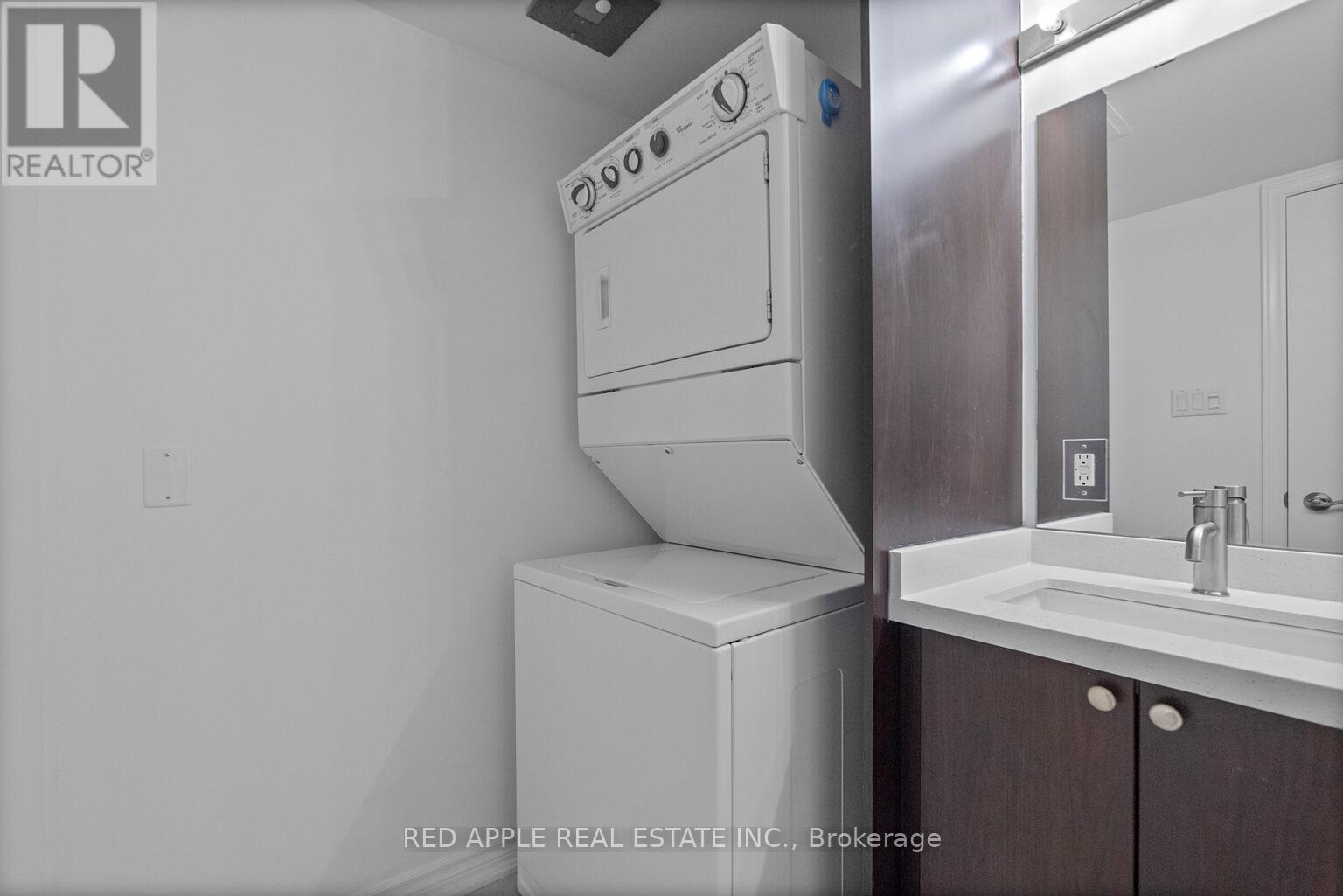 213 - 872 Sheppard Avenue W, Toronto, ON - Indoor Photo Showing Laundry Room