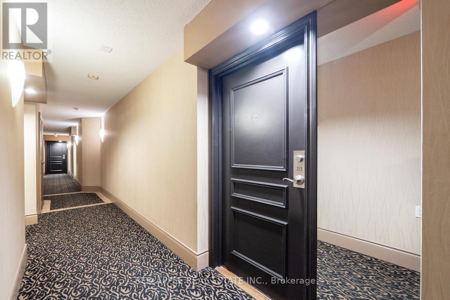 213 - 872 Sheppard Avenue W, Toronto, ON - Indoor Photo Showing Other Room