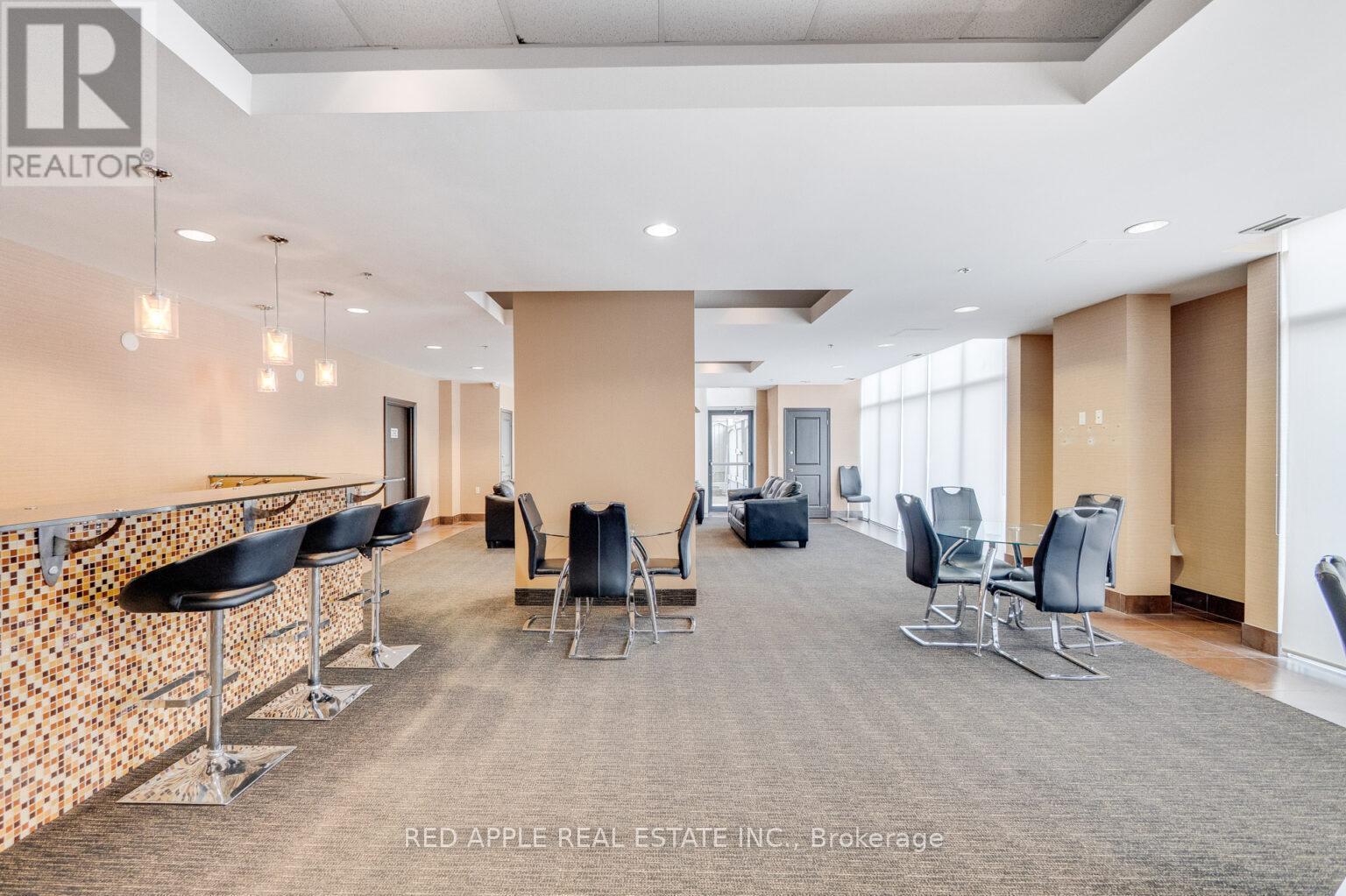 213 - 872 Sheppard Avenue W, Toronto, ON - Indoor Photo Showing Other Room