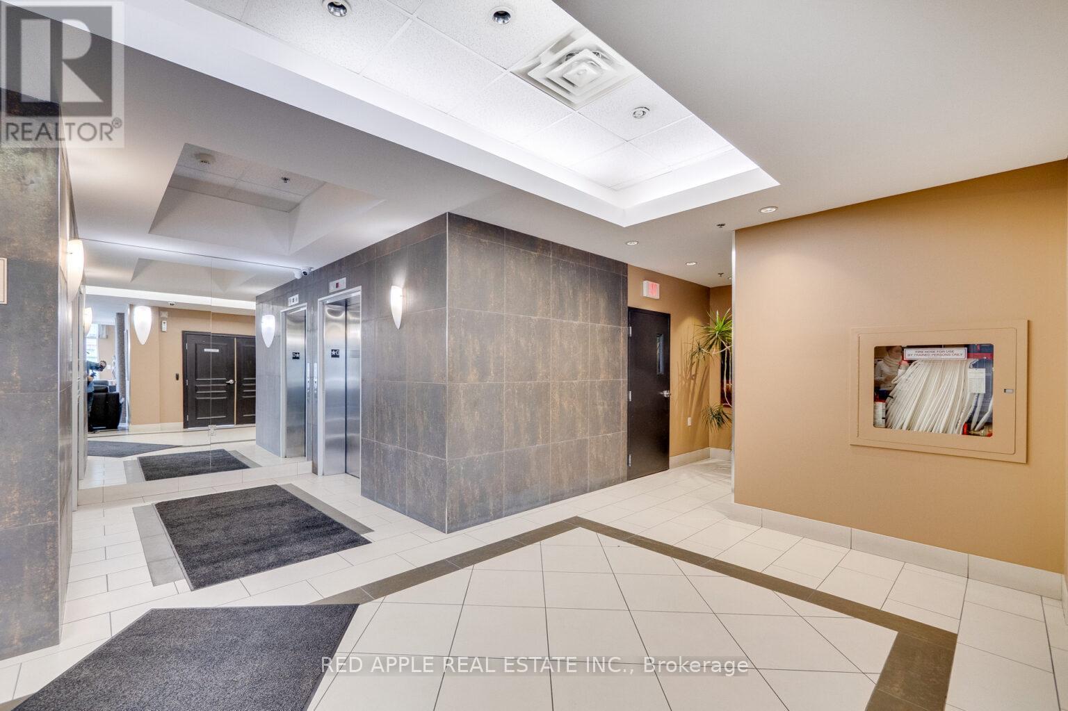 213 - 872 Sheppard Avenue W, Toronto, ON - Indoor Photo Showing Other Room