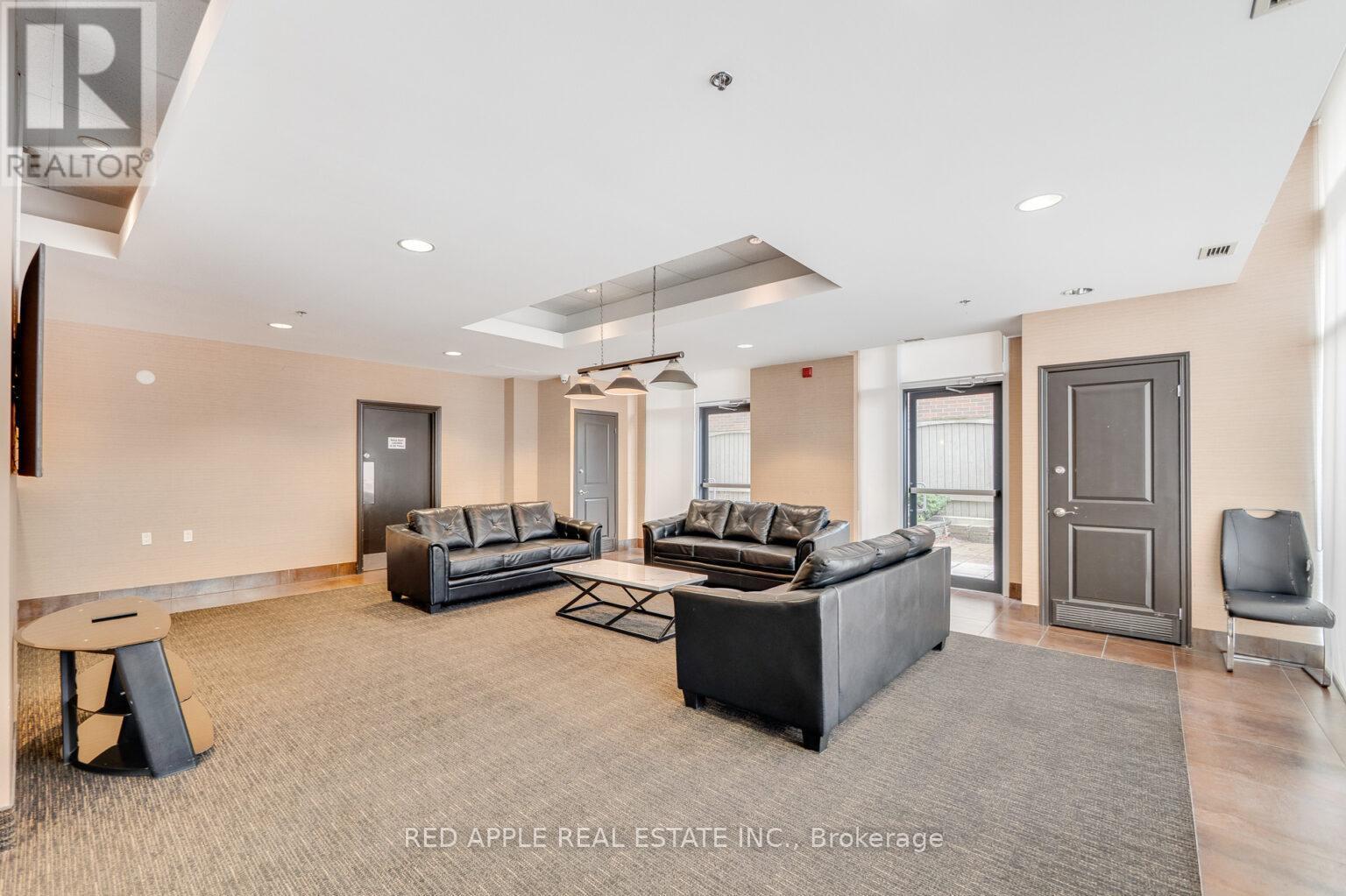 213 - 872 Sheppard Avenue W, Toronto, ON - Indoor