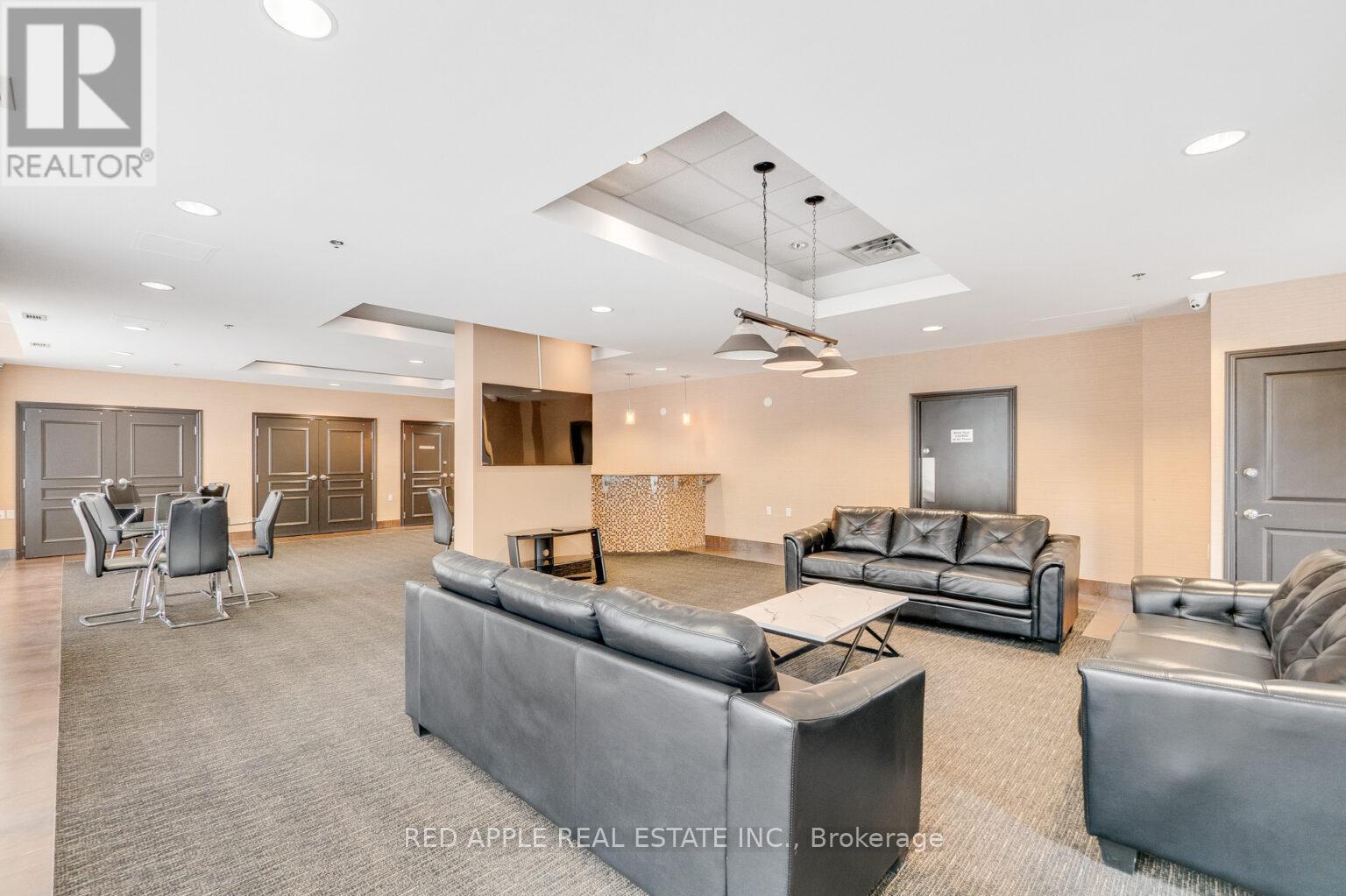 213 - 872 Sheppard Avenue W, Toronto, ON - Indoor