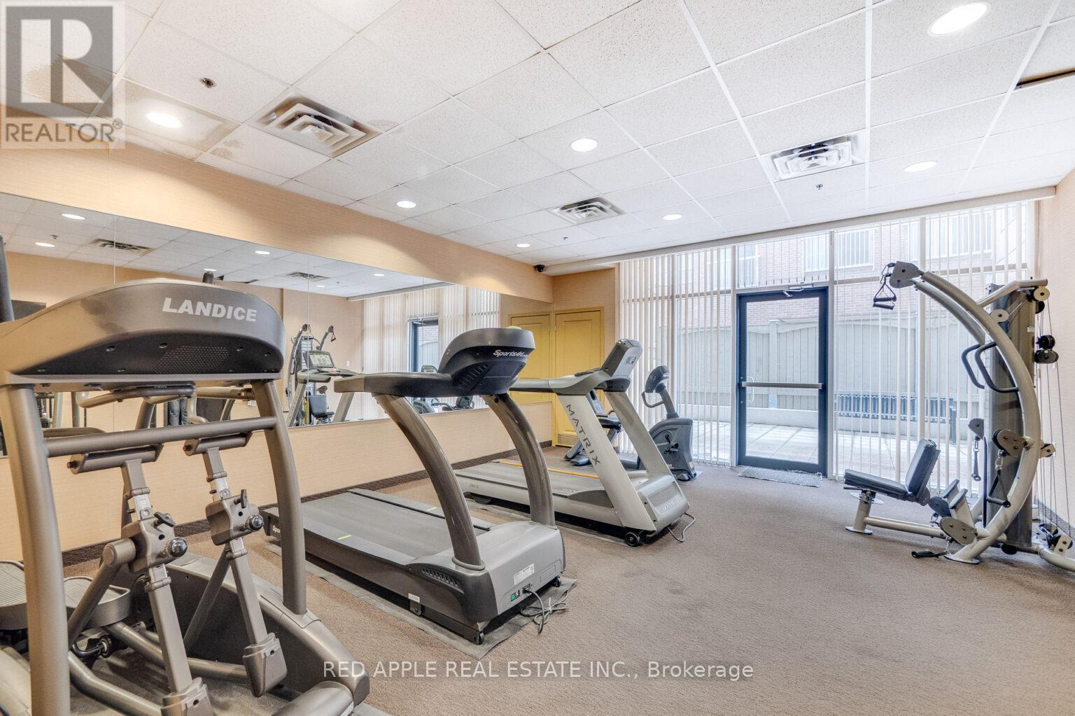 213 - 872 Sheppard Avenue W, Toronto, ON - Indoor Photo Showing Gym Room