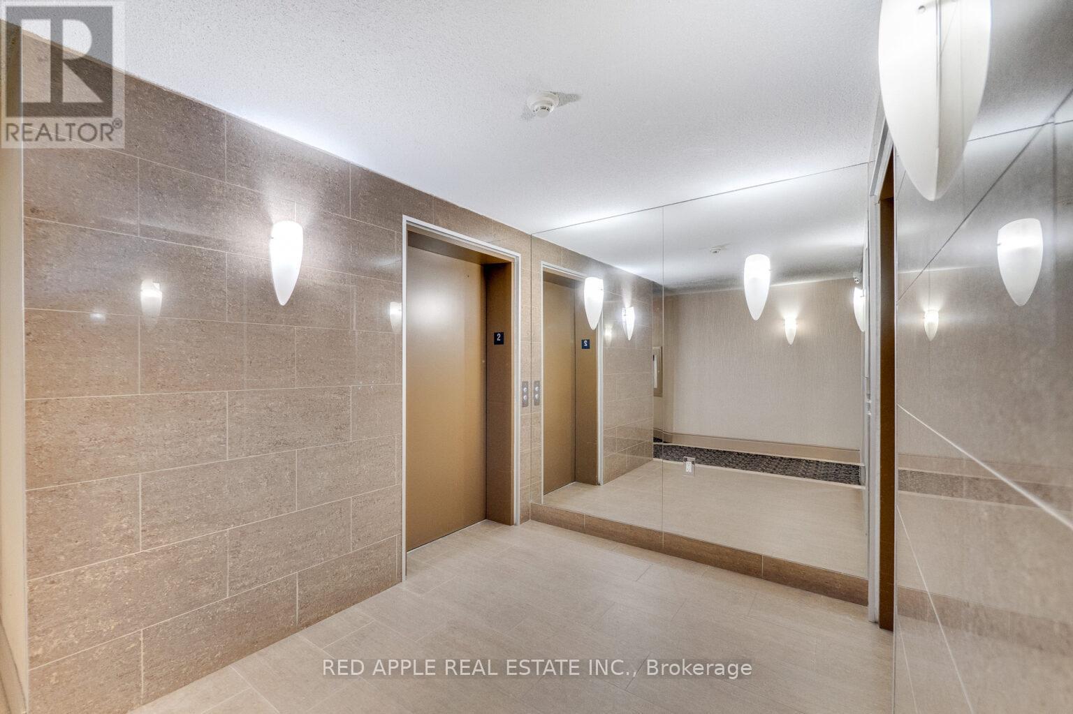 213 - 872 Sheppard Avenue W, Toronto, ON - Indoor