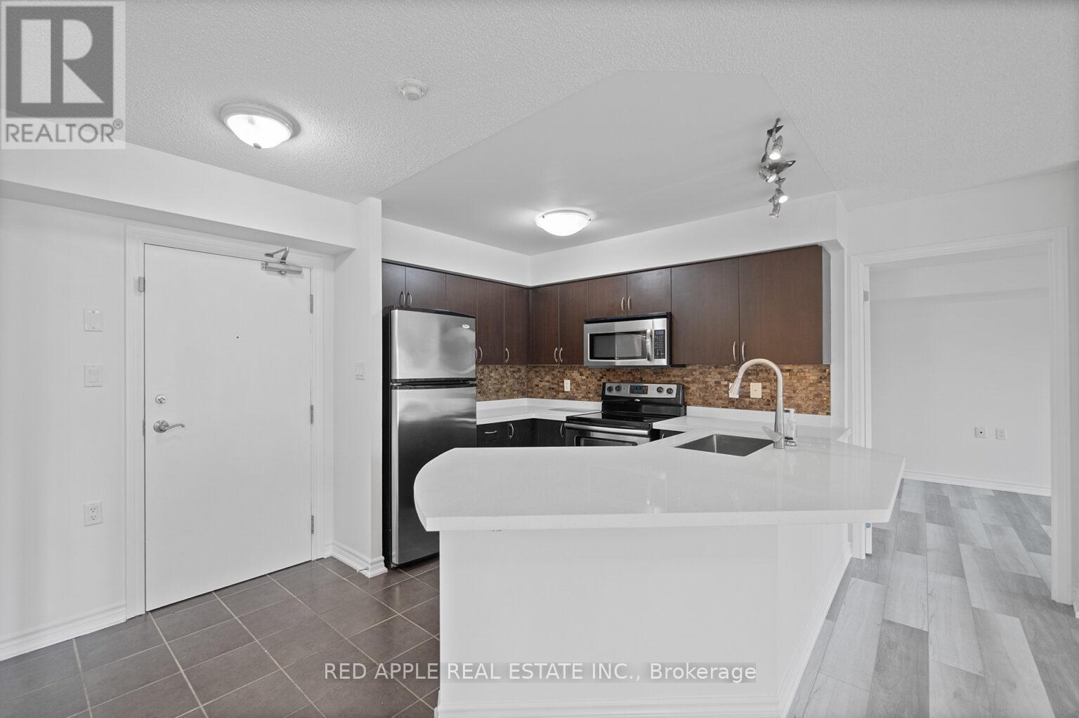 213 - 872 Sheppard Avenue W, Toronto, ON - Indoor Photo Showing Kitchen