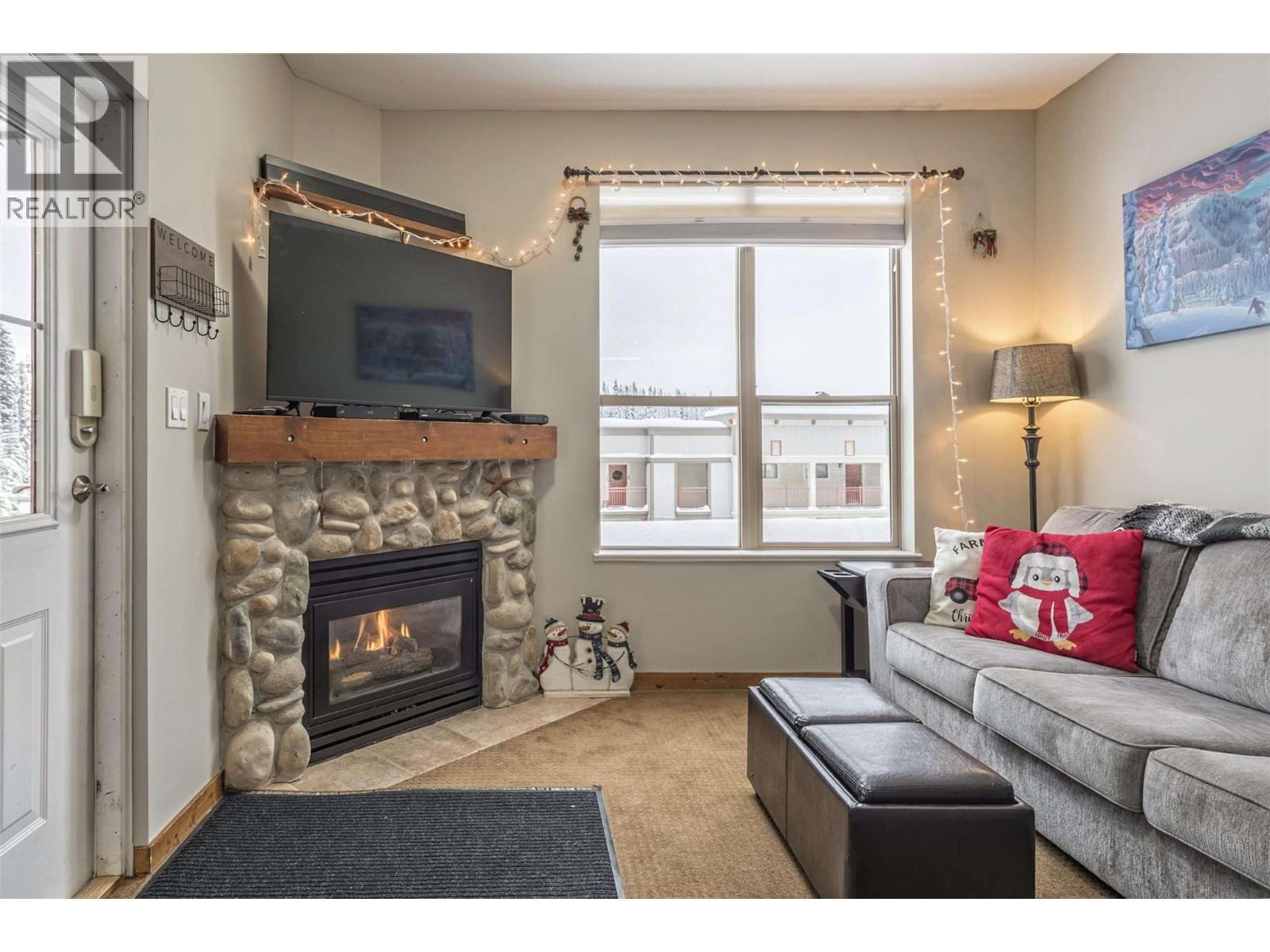 9802 Silver Star Road Unit# 109, Vernon, BC - Indoor Photo Showing Living Room With Fireplace